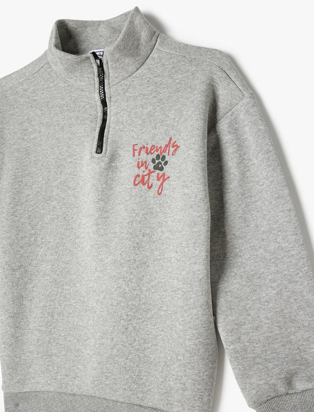 Sweatshirt Dik Yaka Yarım Fermuarlı Cepli Baskı Detaylı_4