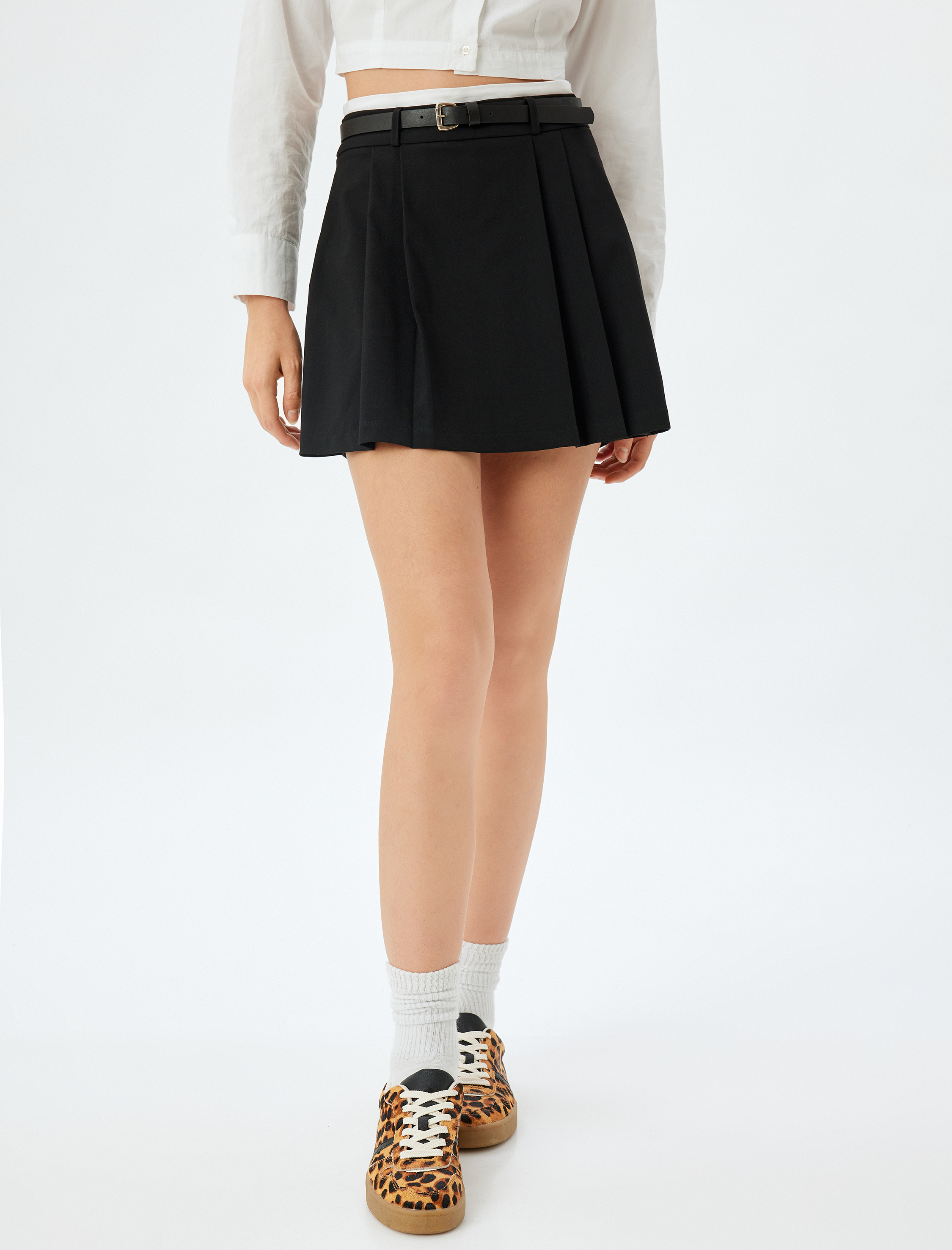   Pileli Mini Şort Etek Çift Bel Detaylı Kemerli Renk Kontrast Detaylı