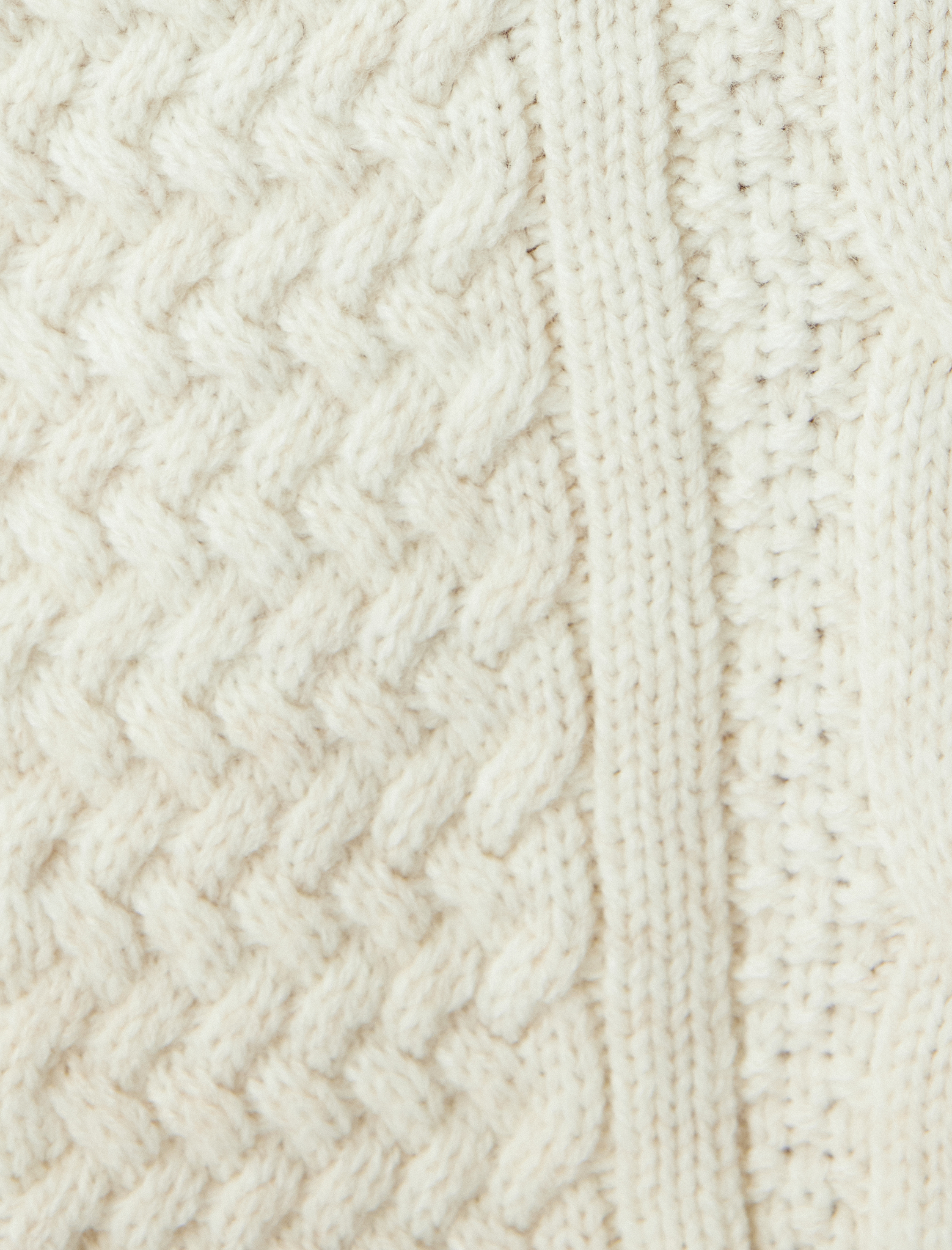   Yanları Yırtmaç Detaylı Düğmeli Dik Yaka Saç Örgü Süveter