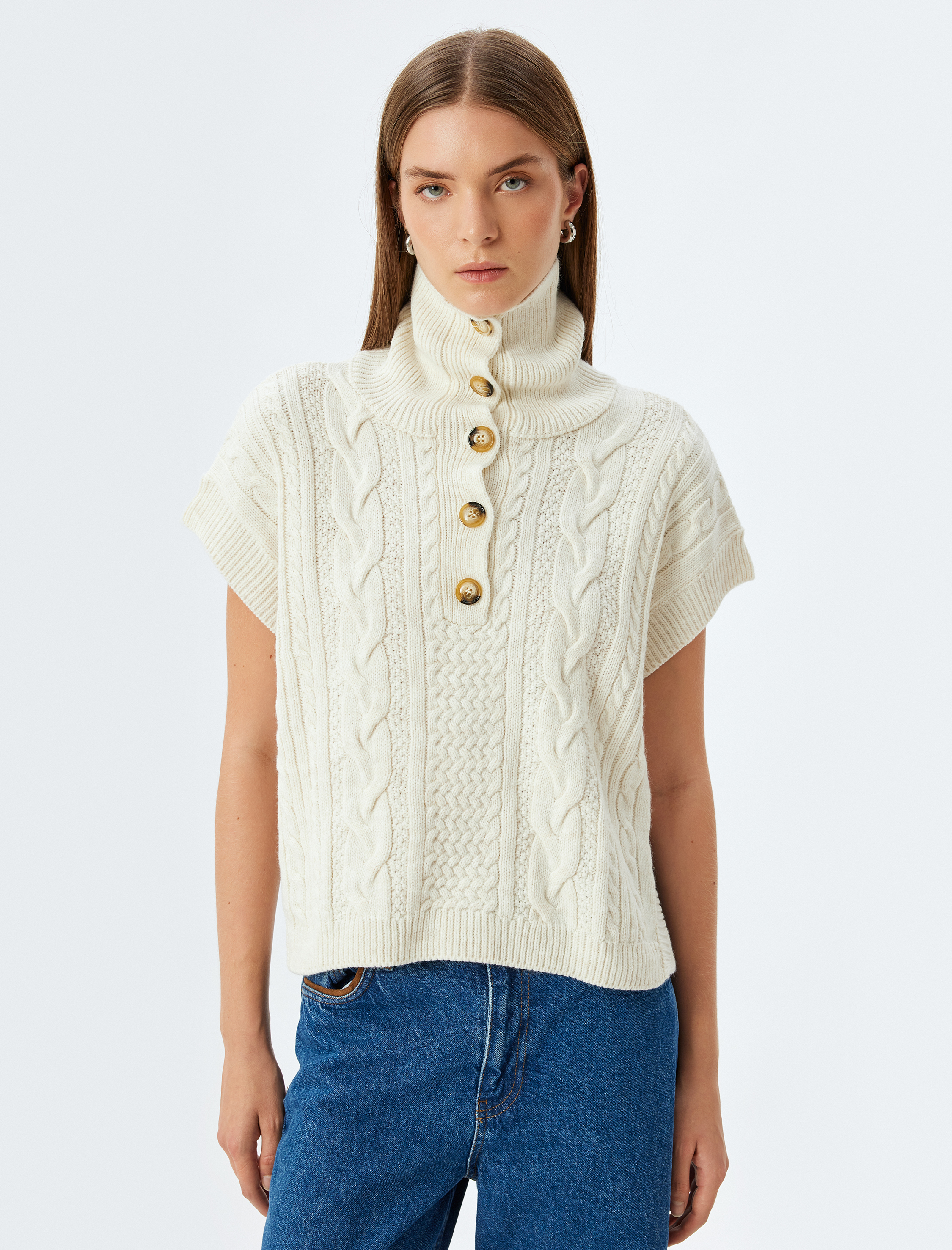   Yanları Yırtmaç Detaylı Düğmeli Dik Yaka Saç Örgü Süveter