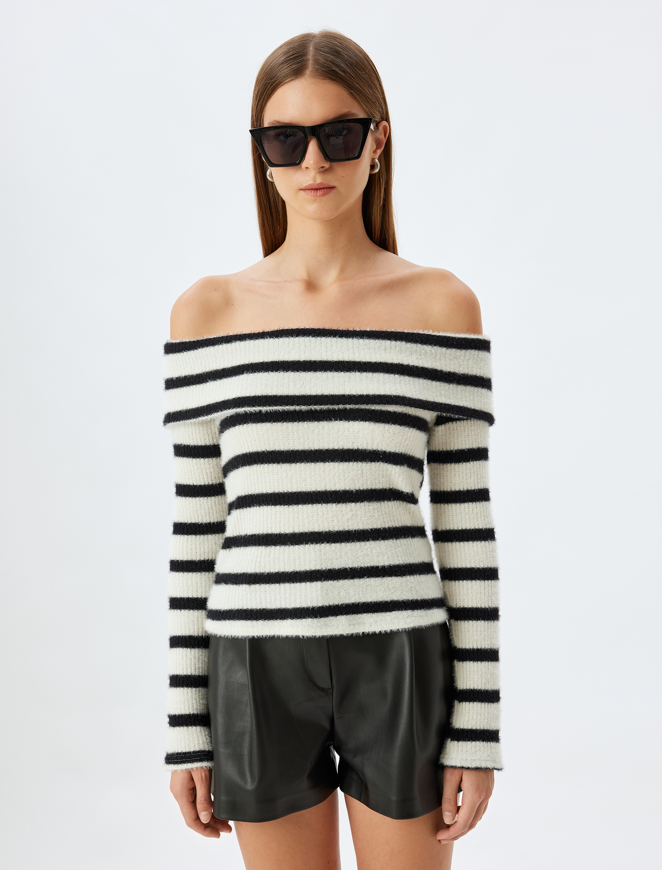   Koton X Sibil Çetinkaya - Slim Fit Uzun Kollu Omzu Açık Peluş Kazak