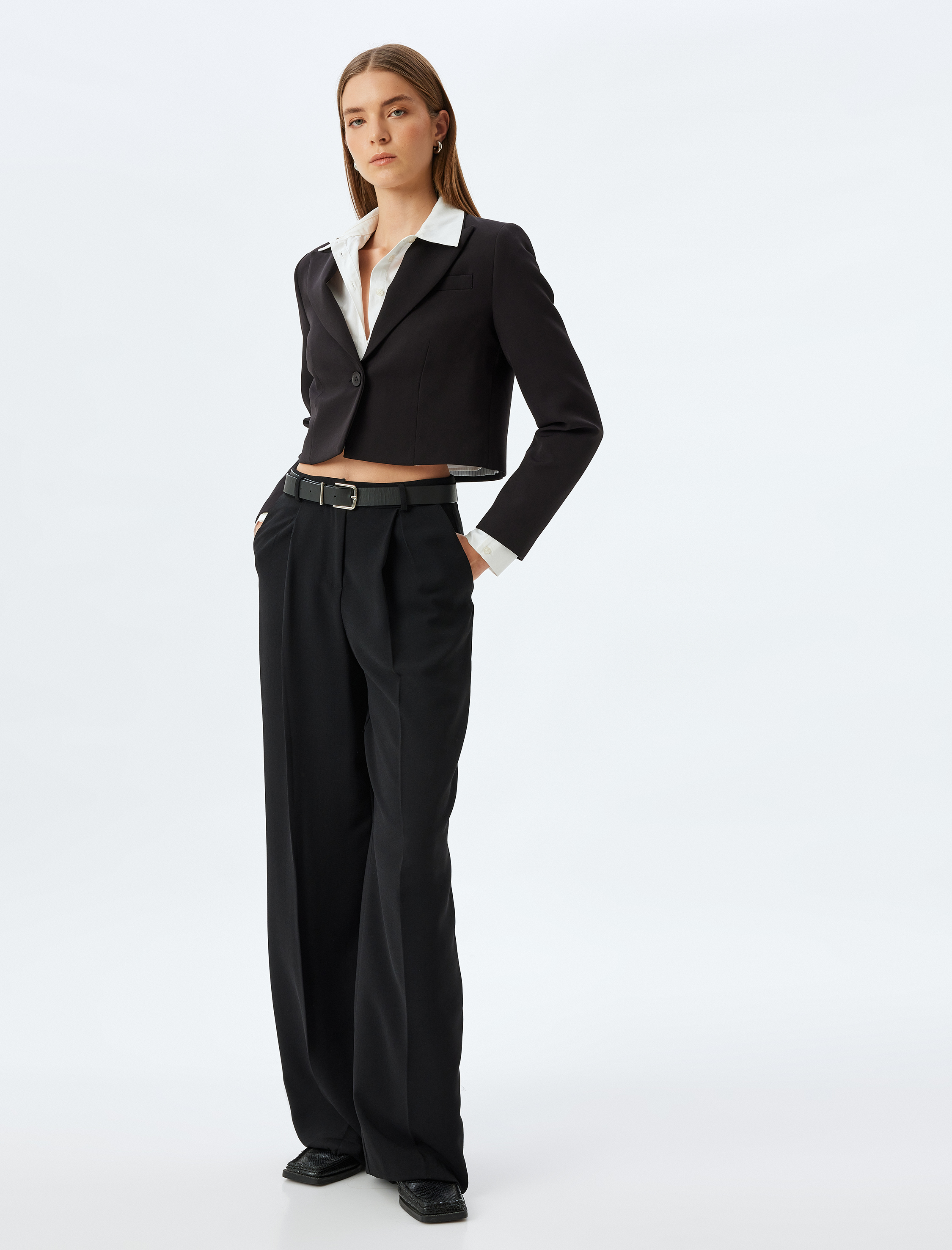 Siyah Kadın Crop Blazer Ceket Kruvaze Düğmeli 5WAK50213UW Siyah Kadın Crop Blazer Ceket Kruvaze Düğmeli 5WAK50213UW