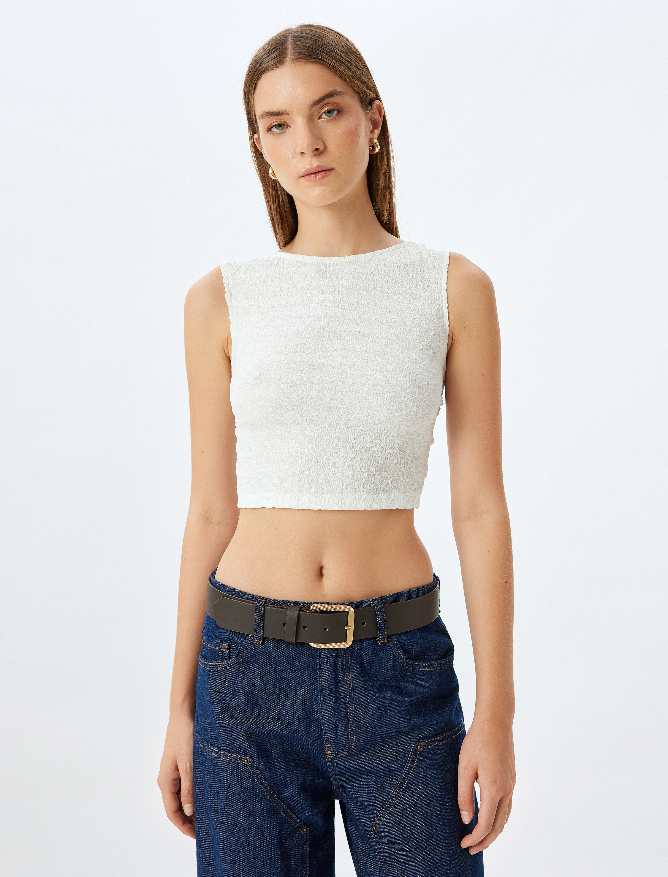 Dokulu Slim Fit Yuvarlak Yaka Sırt Detaylı Kolsuz Crop Üst