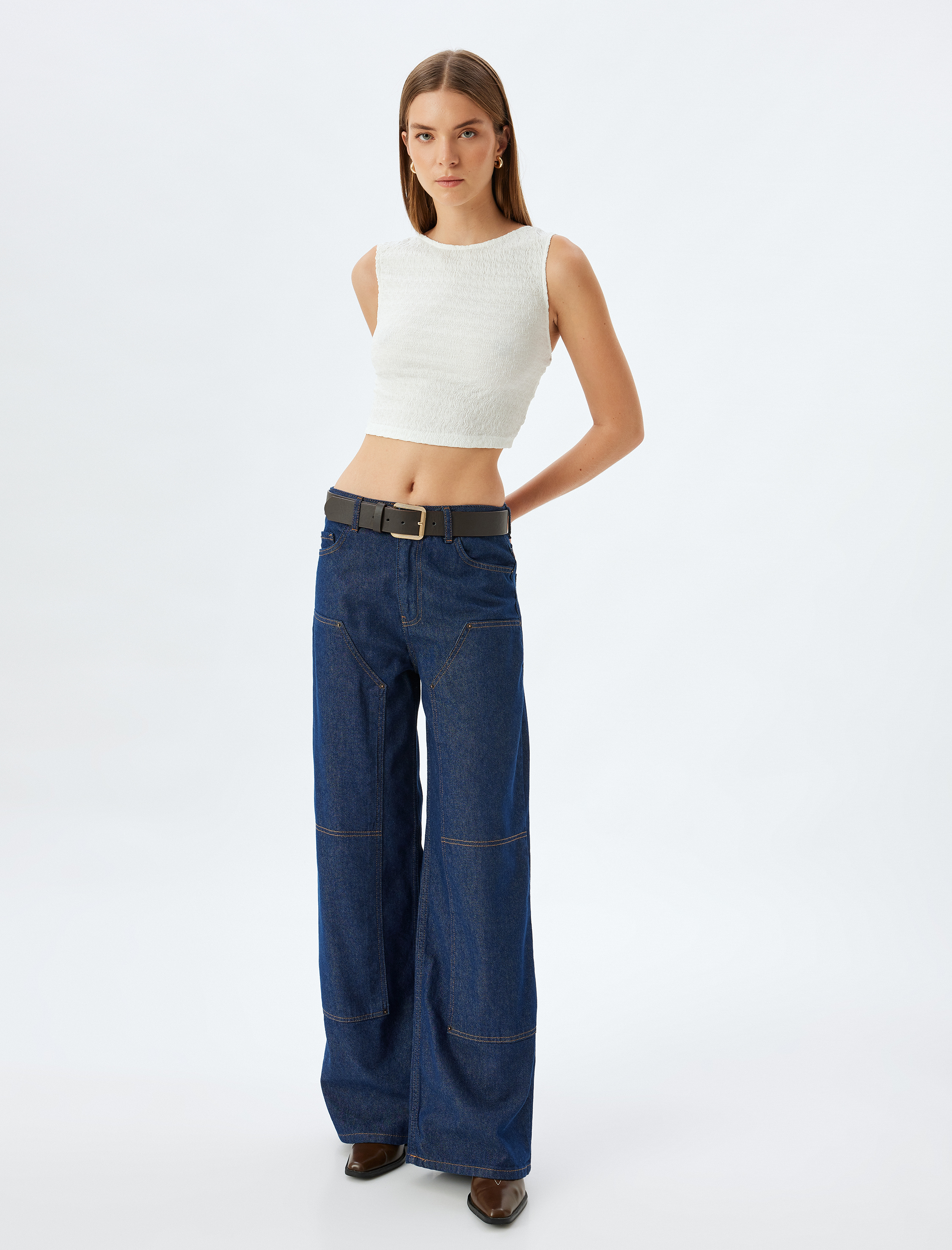 Dokulu Slim Fit Yuvarlak Yaka Sırt Detaylı Kolsuz Crop Üst