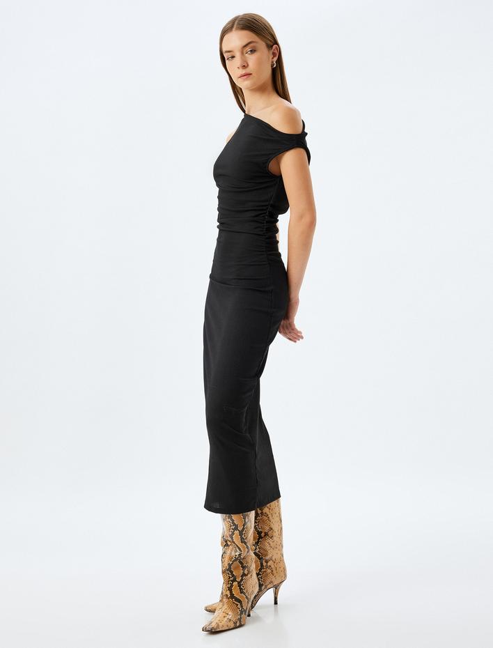  Asimetrik Omzu Açık Uzun Kalem Elbise Kolsuz Slim Fit Drape Detaylı