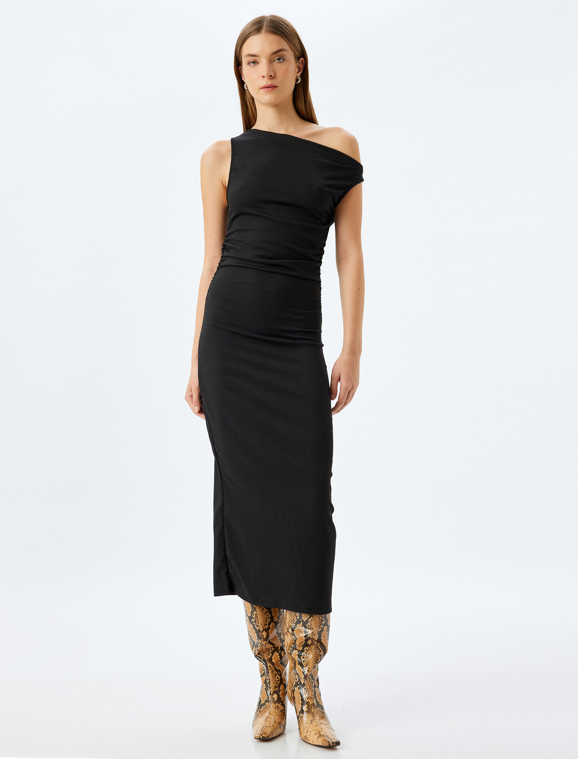   Asimetrik Omzu Açık Uzun Kalem Elbise Kolsuz Slim Fit Drape Detaylı