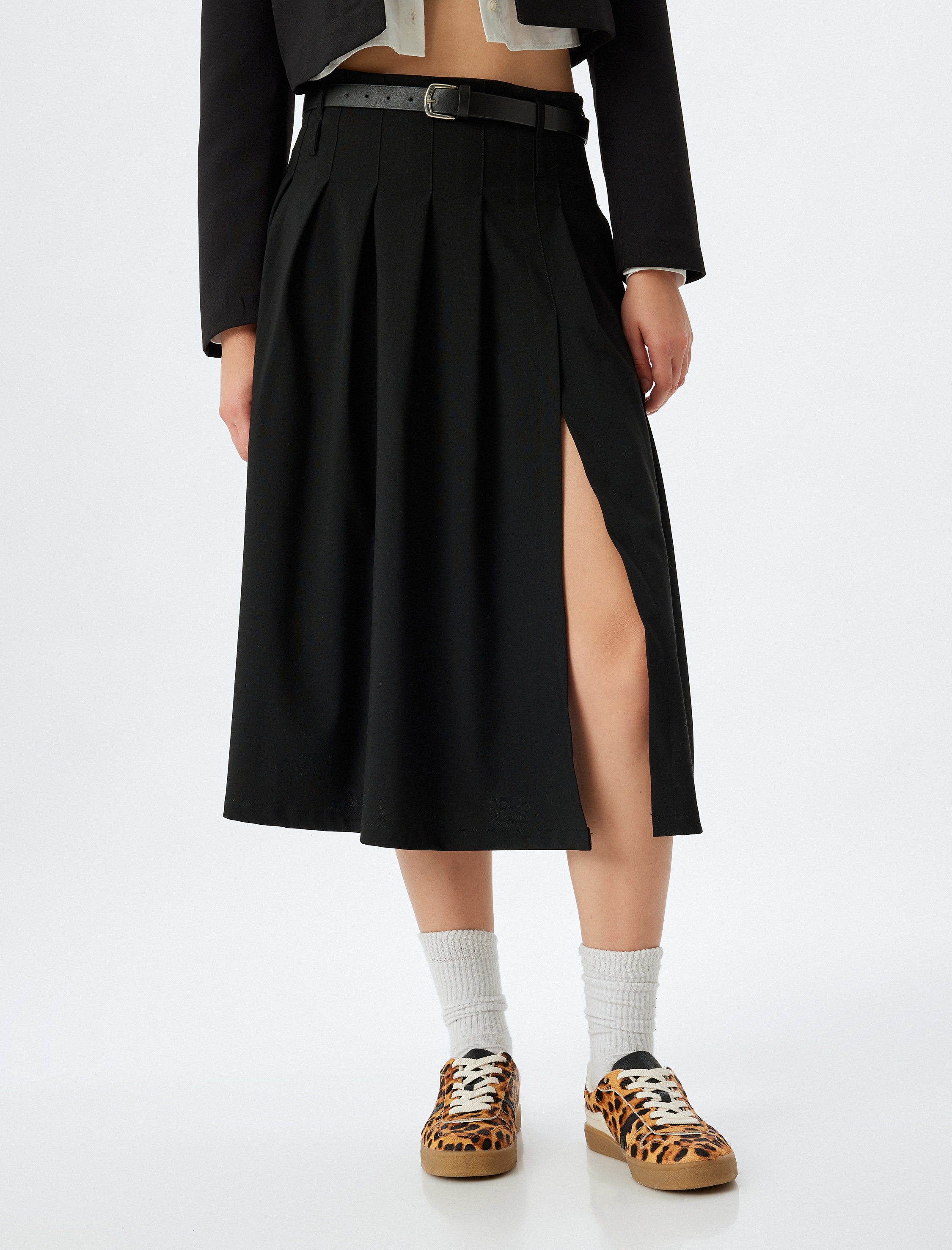   Midi Pileli Yırtmaçlı Kemer Detaylı A Kesim Etek