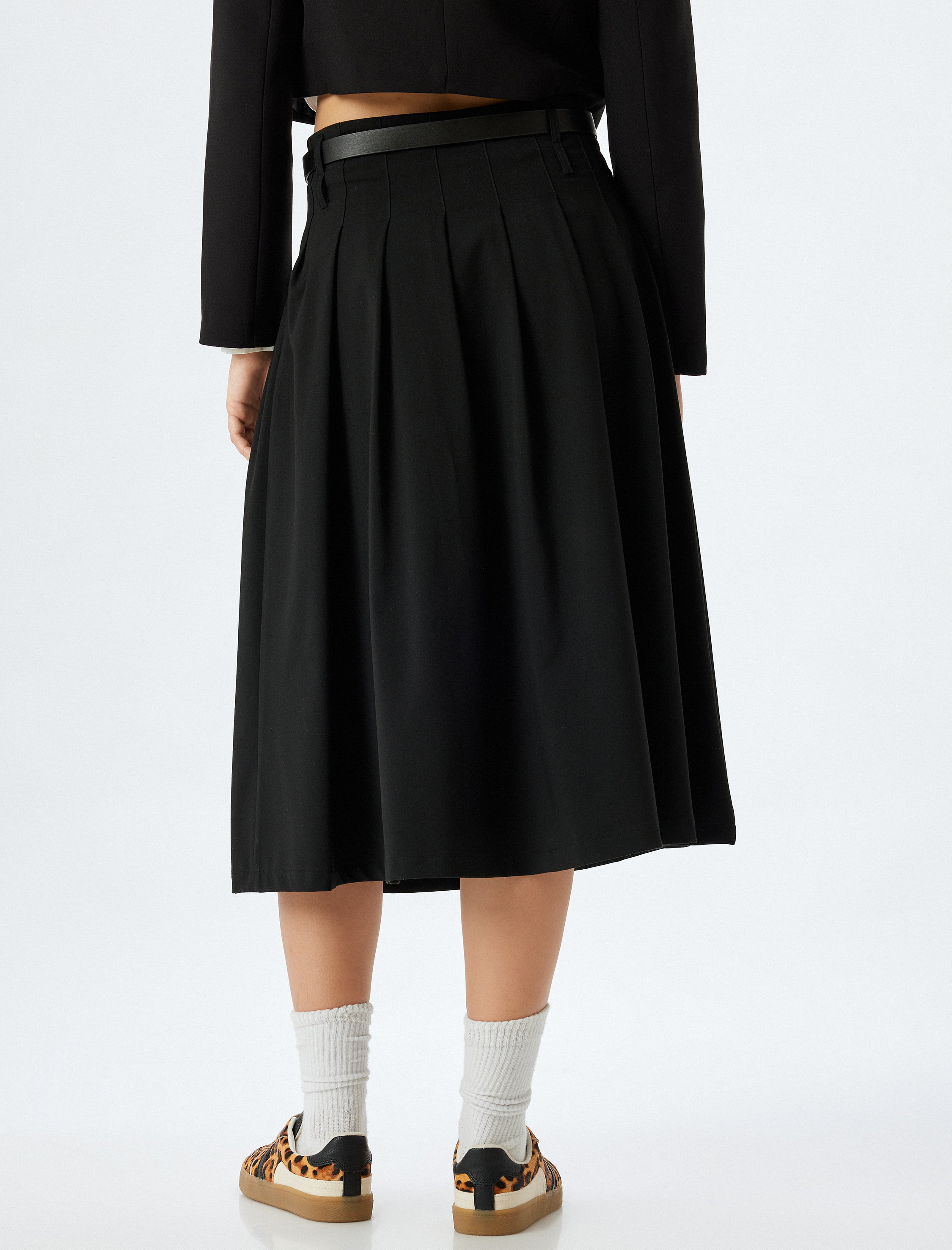   Midi Pileli Yırtmaçlı Kemer Detaylı A Kesim Etek