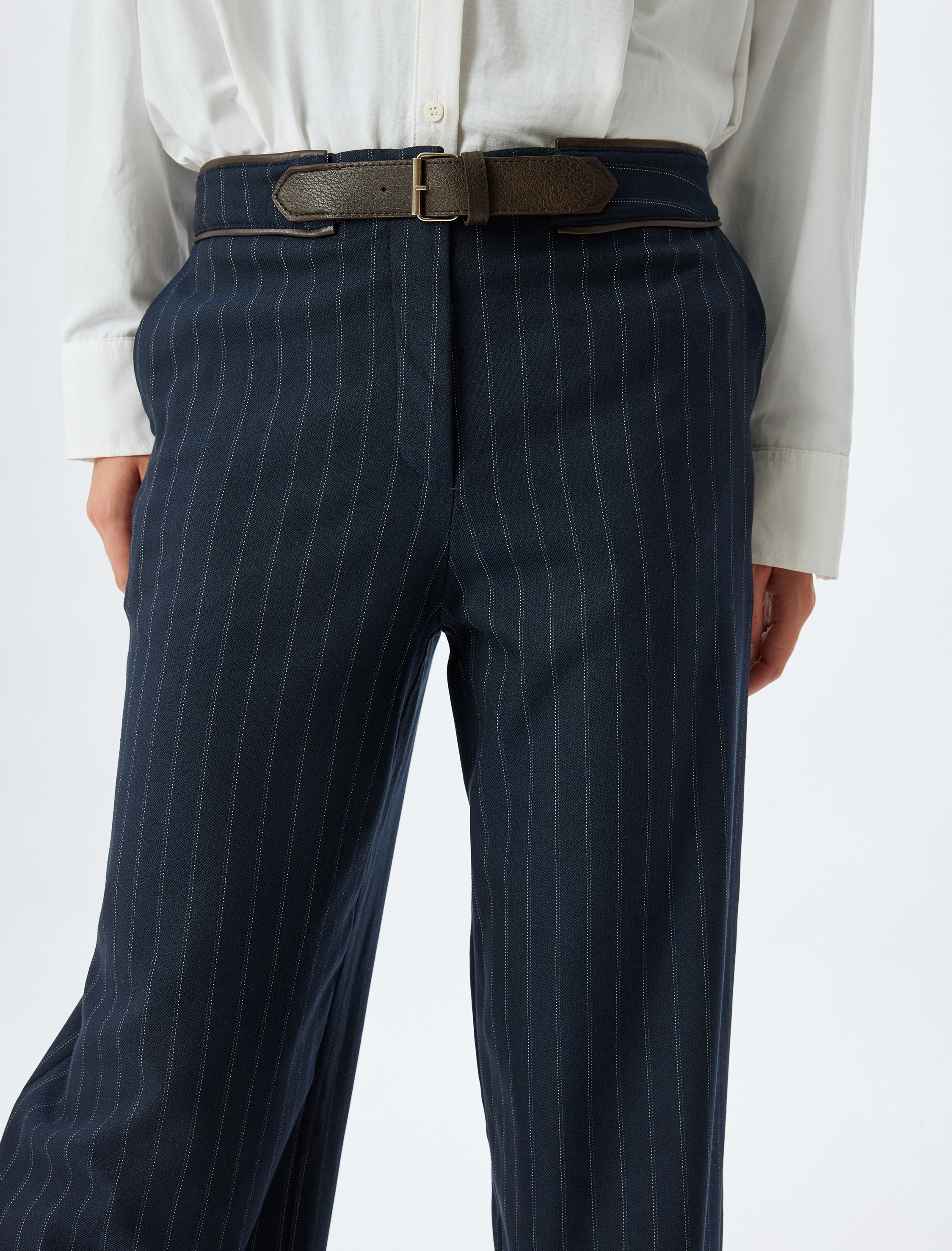   Koton X Sima Tarkan - Kemer Detaylı Düz Paça Cepli Yüksek Bel Kumaş Pantolon