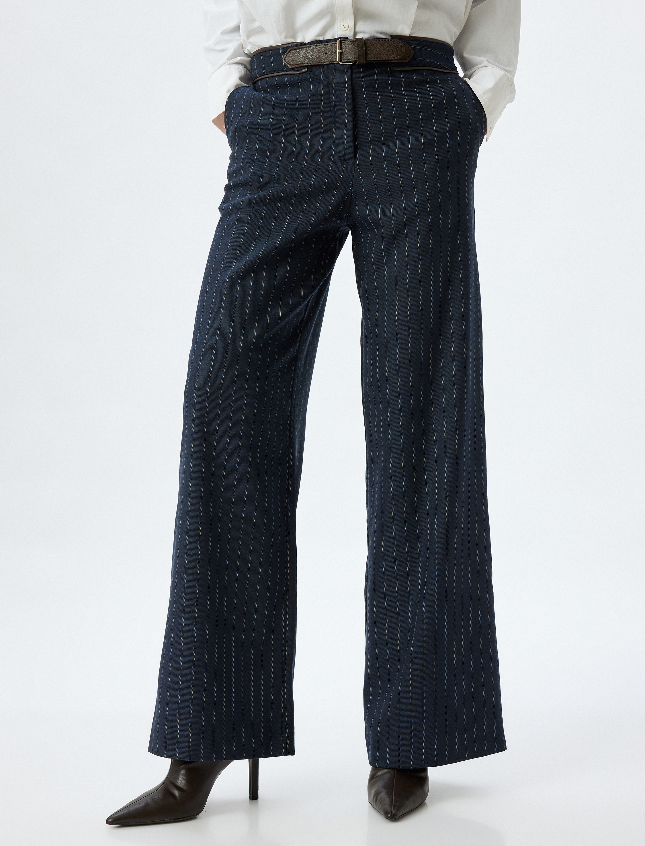   Koton X Sima Tarkan - Kemer Detaylı Düz Paça Cepli Yüksek Bel Kumaş Pantolon