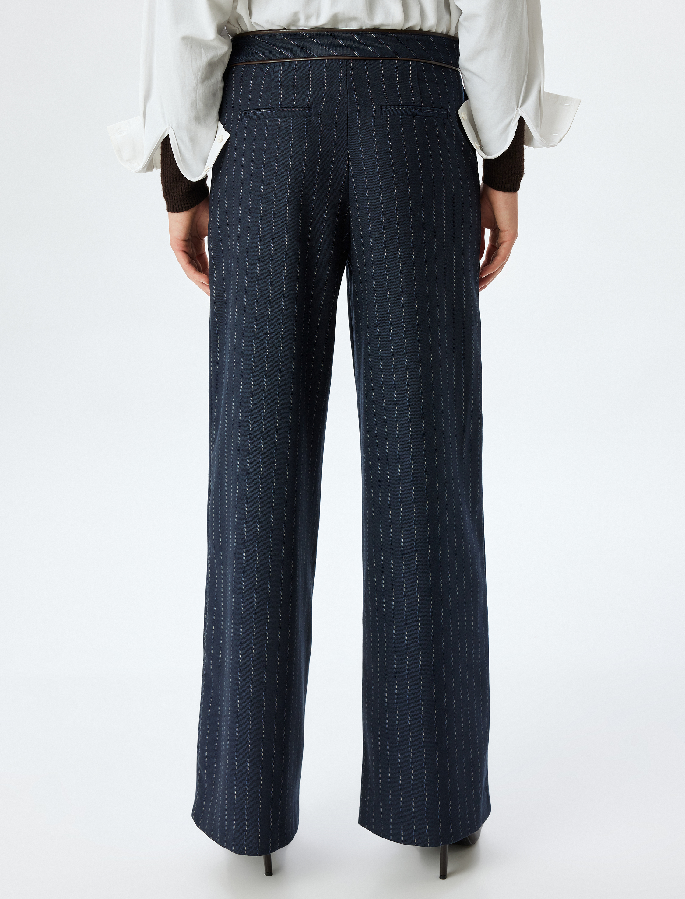   Koton X Sima Tarkan - Kemer Detaylı Düz Paça Cepli Yüksek Bel Kumaş Pantolon