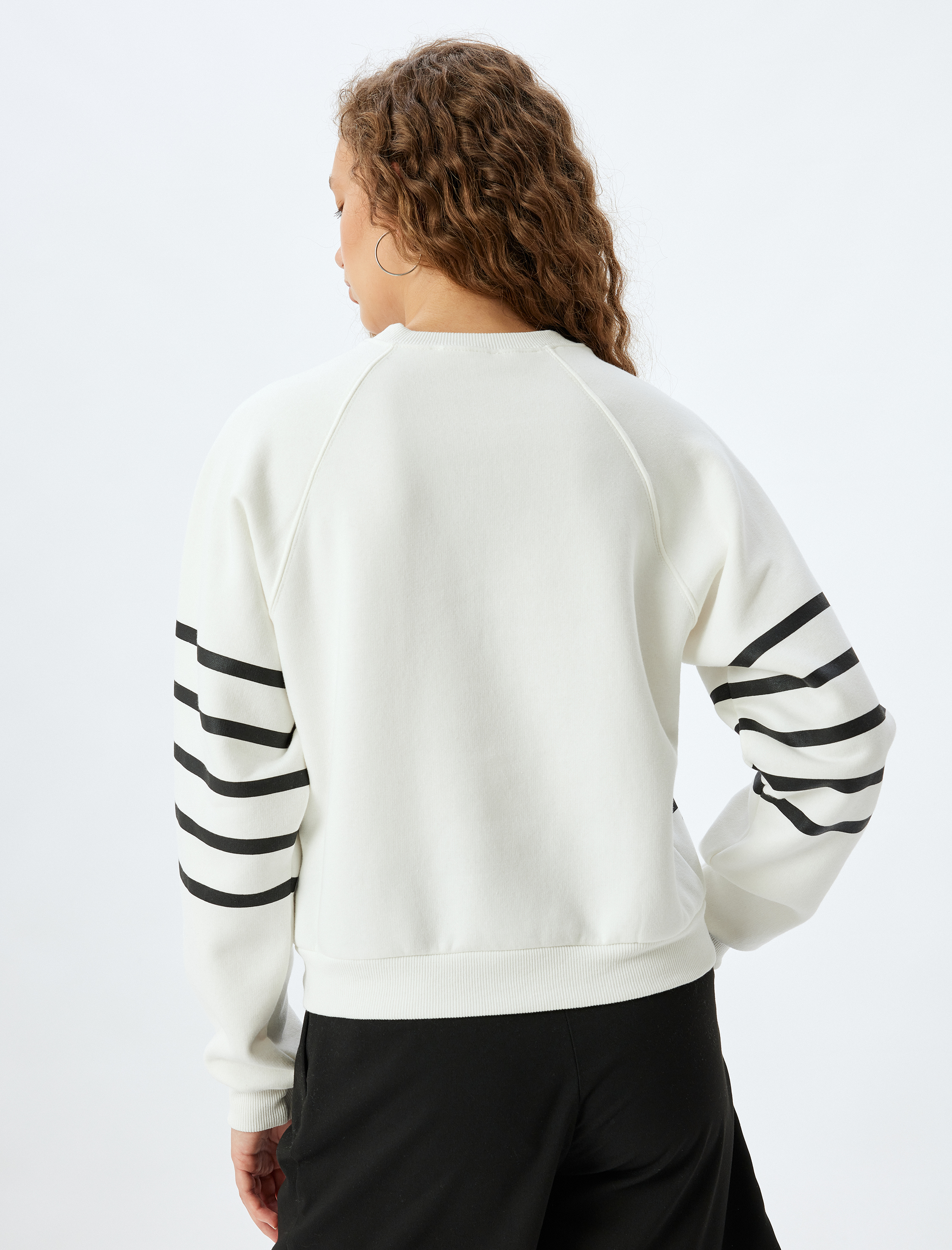   Şardonlu Bisiklet Yaka Sweatshirt Uzun Kollu Rahat Kalıp