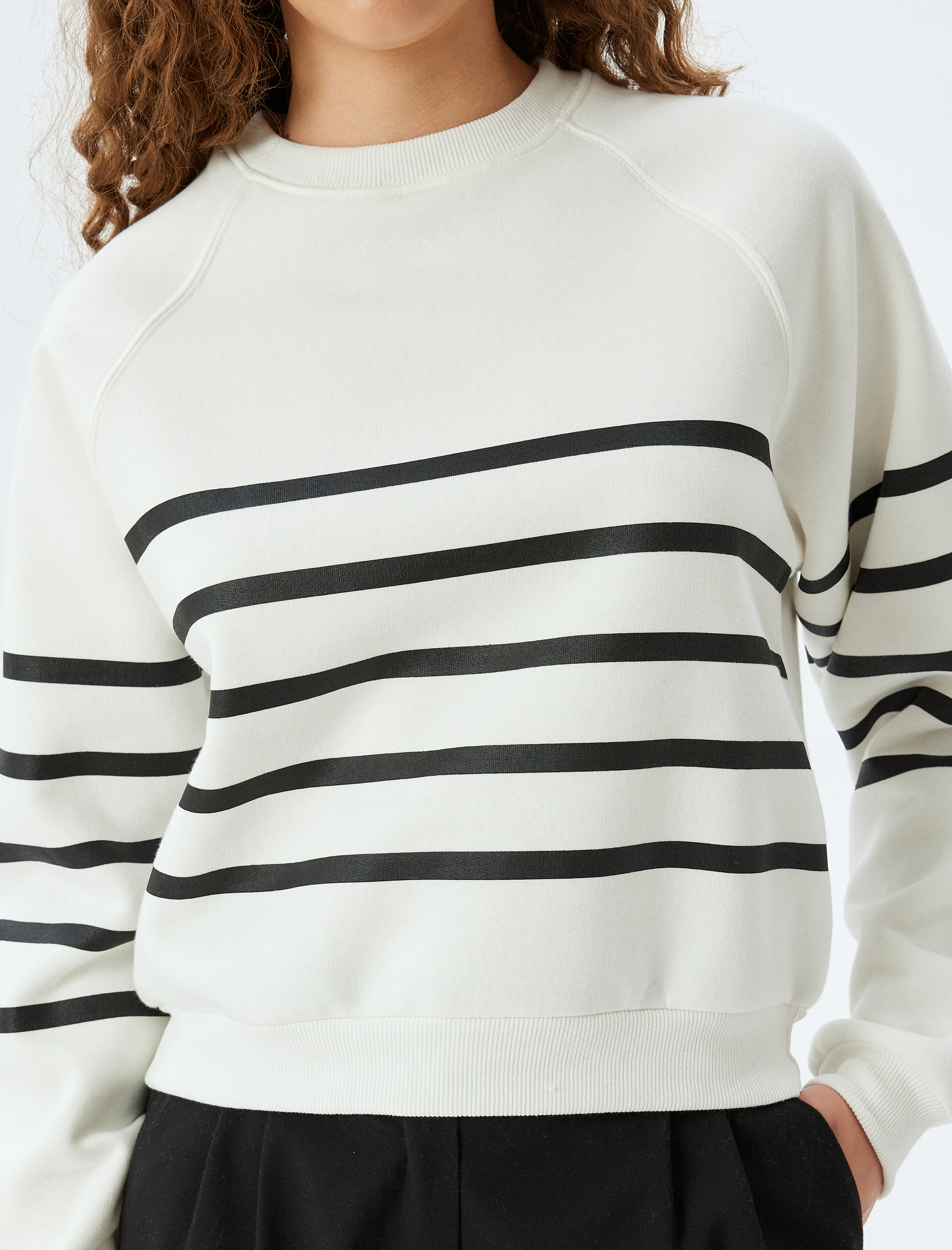   Şardonlu Bisiklet Yaka Sweatshirt Uzun Kollu Rahat Kalıp