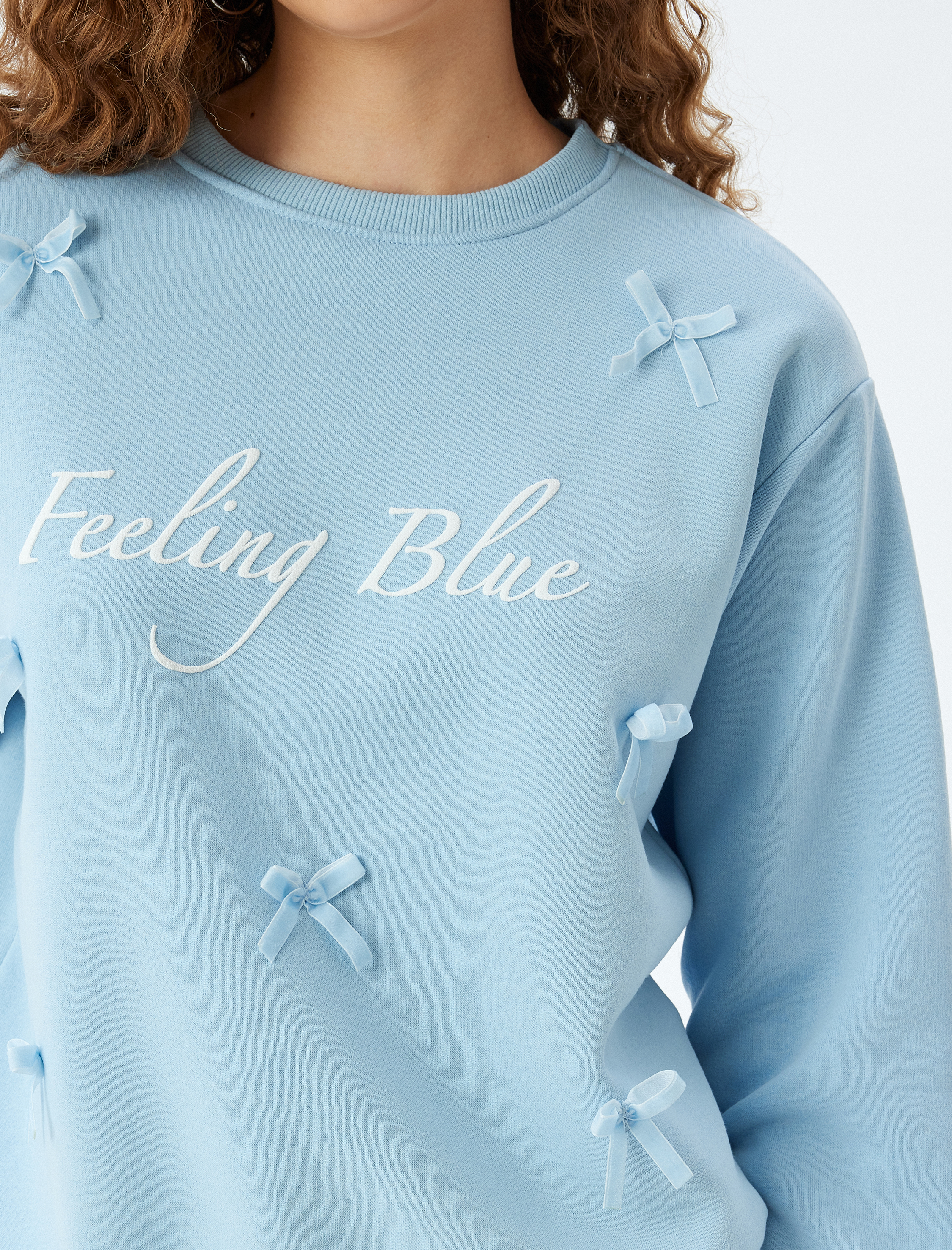   Şardonlu Baskılı Sweatshirt Fiyonk Detaylı Bisiklet Yaka