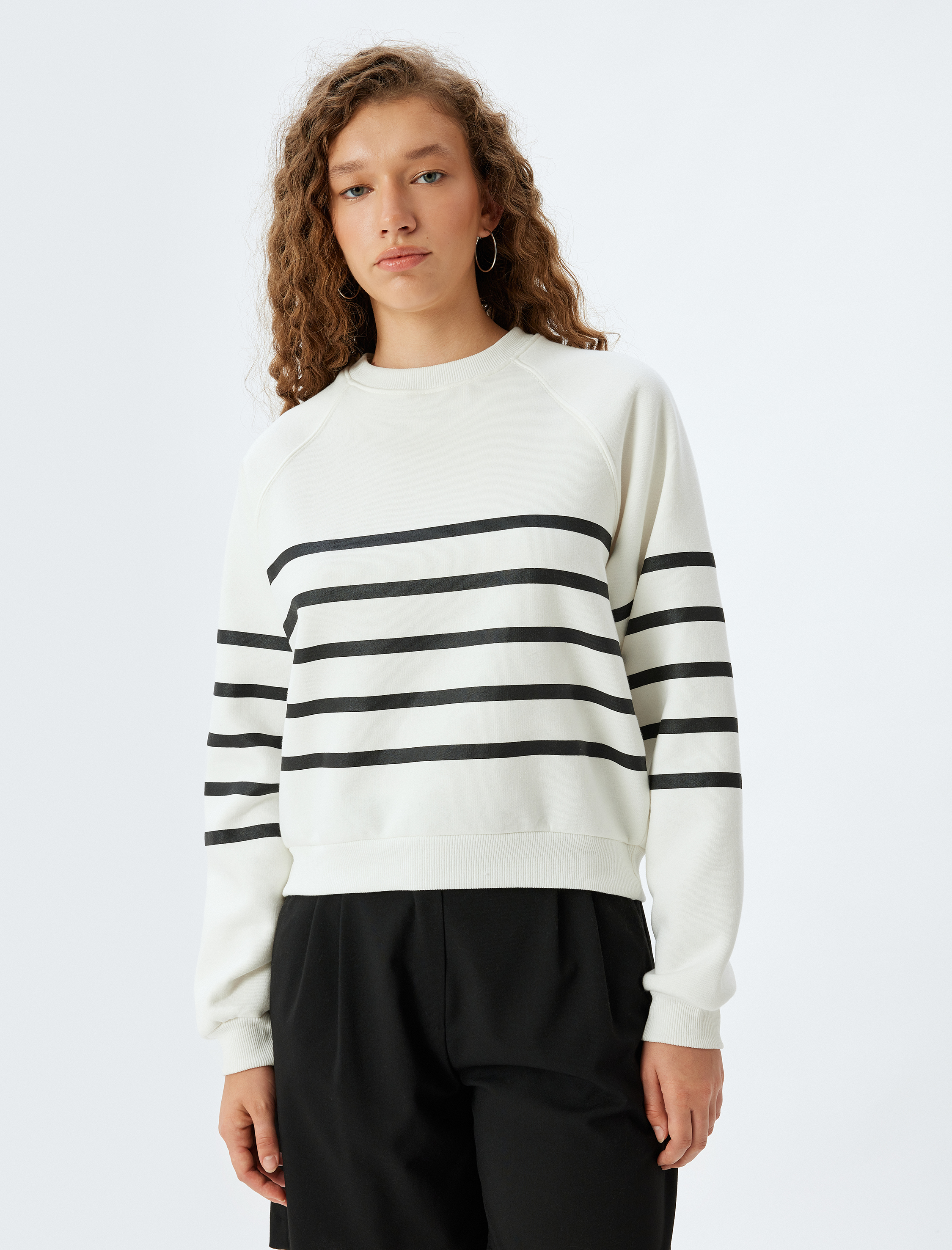   Şardonlu Bisiklet Yaka Sweatshirt Uzun Kollu Rahat Kalıp