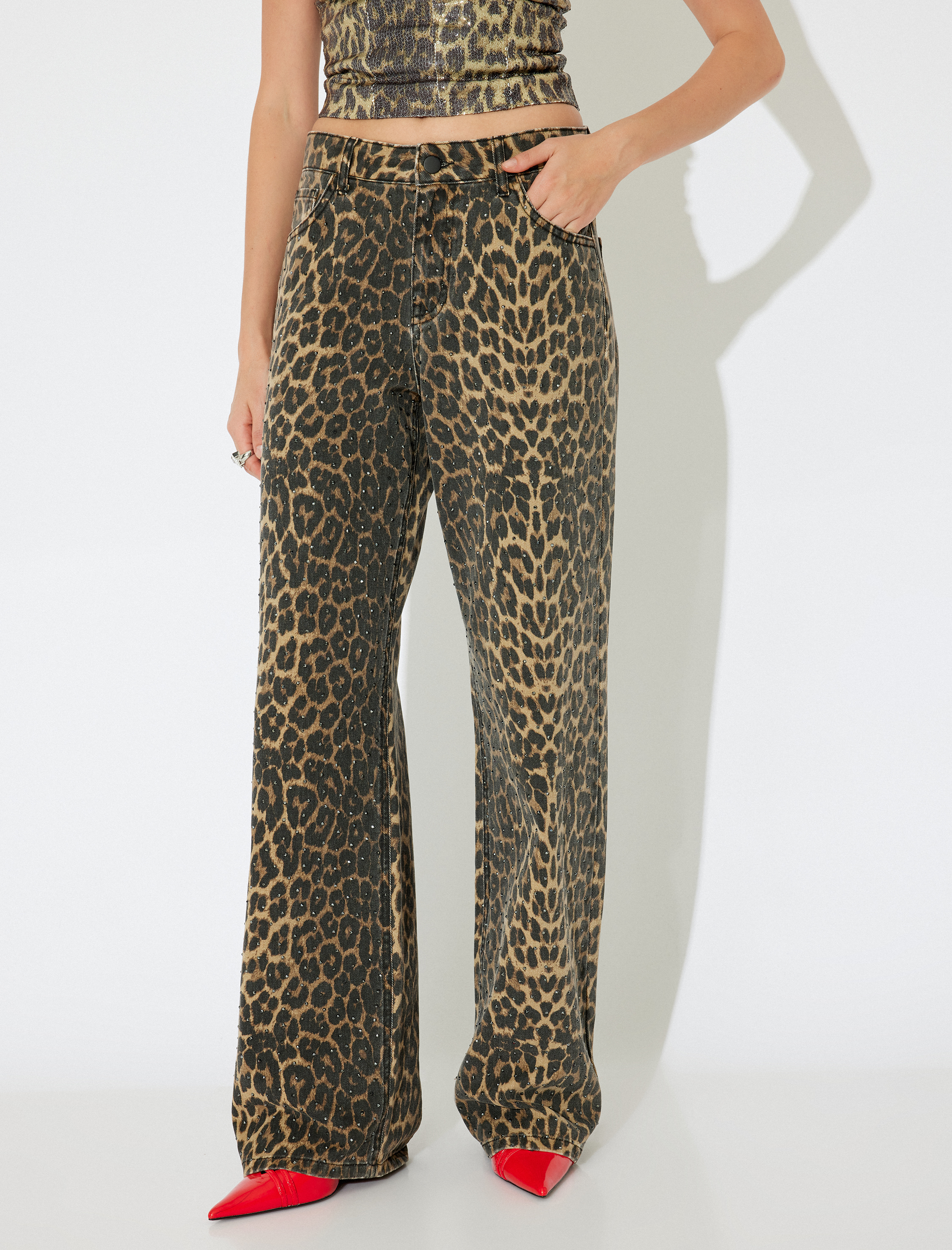   Koton X İnji - Taşlı Uzun Düz Paça Normal Bel Düğmeli Cepli Leopar Pantolon - Longer Straight Fit Jean