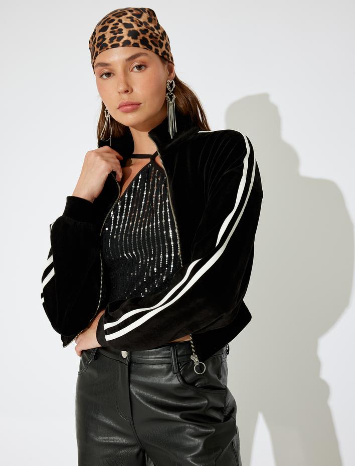 Koton X İnji - Kadife Fermuarlı Şerit Detaylı Dik Yaka Asimetrik Crop Sweatshirt