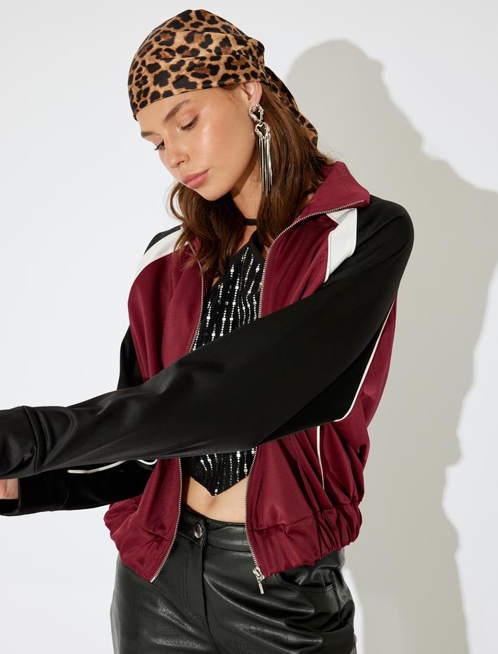  Koton X İnji - Fermuarlı Dik Yaka Renk Bloklu Rahat Kalıp Sweatshirt