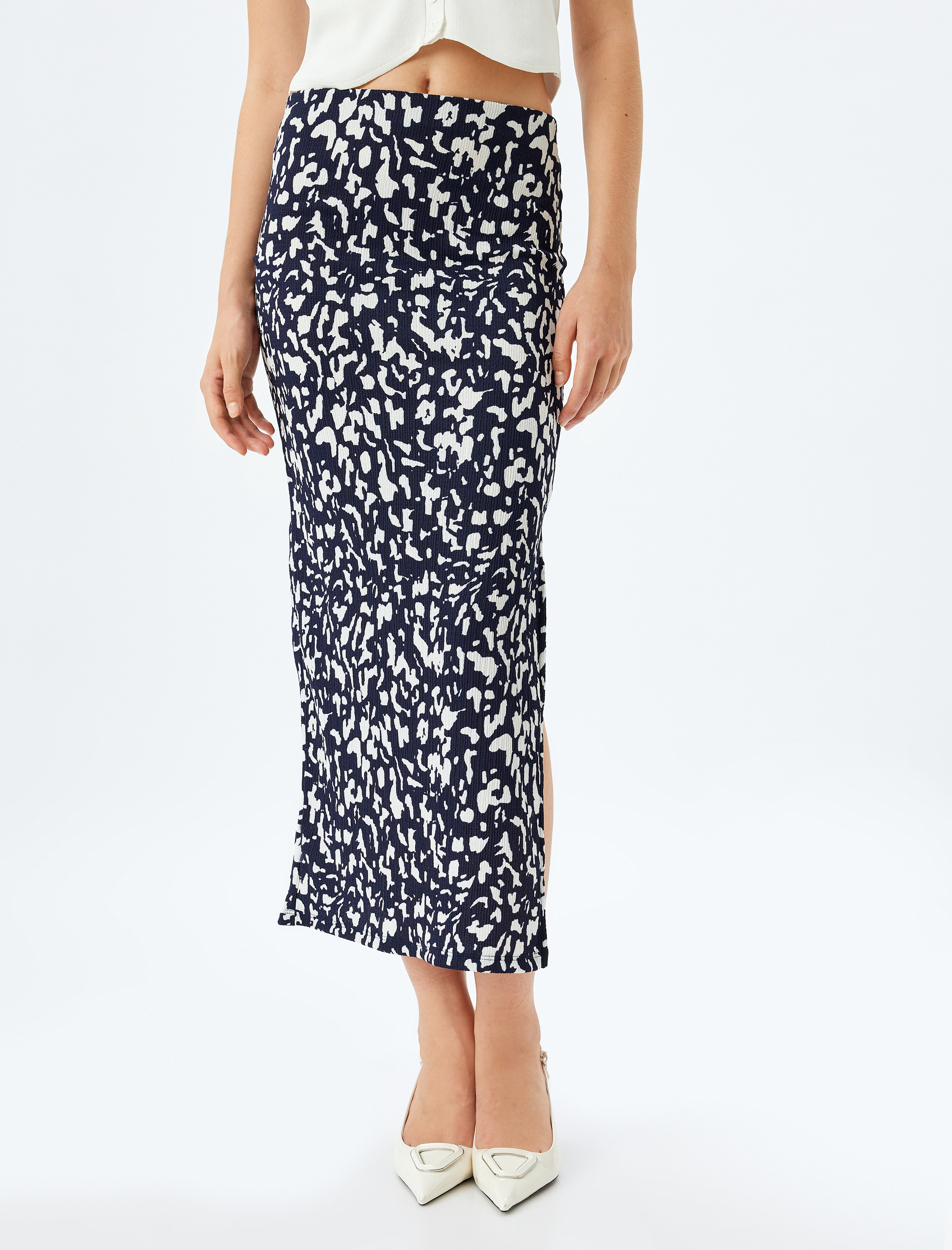 Slim Fit Drape Detaylı Midi Boy Desenli Yırtmaçlı Etek