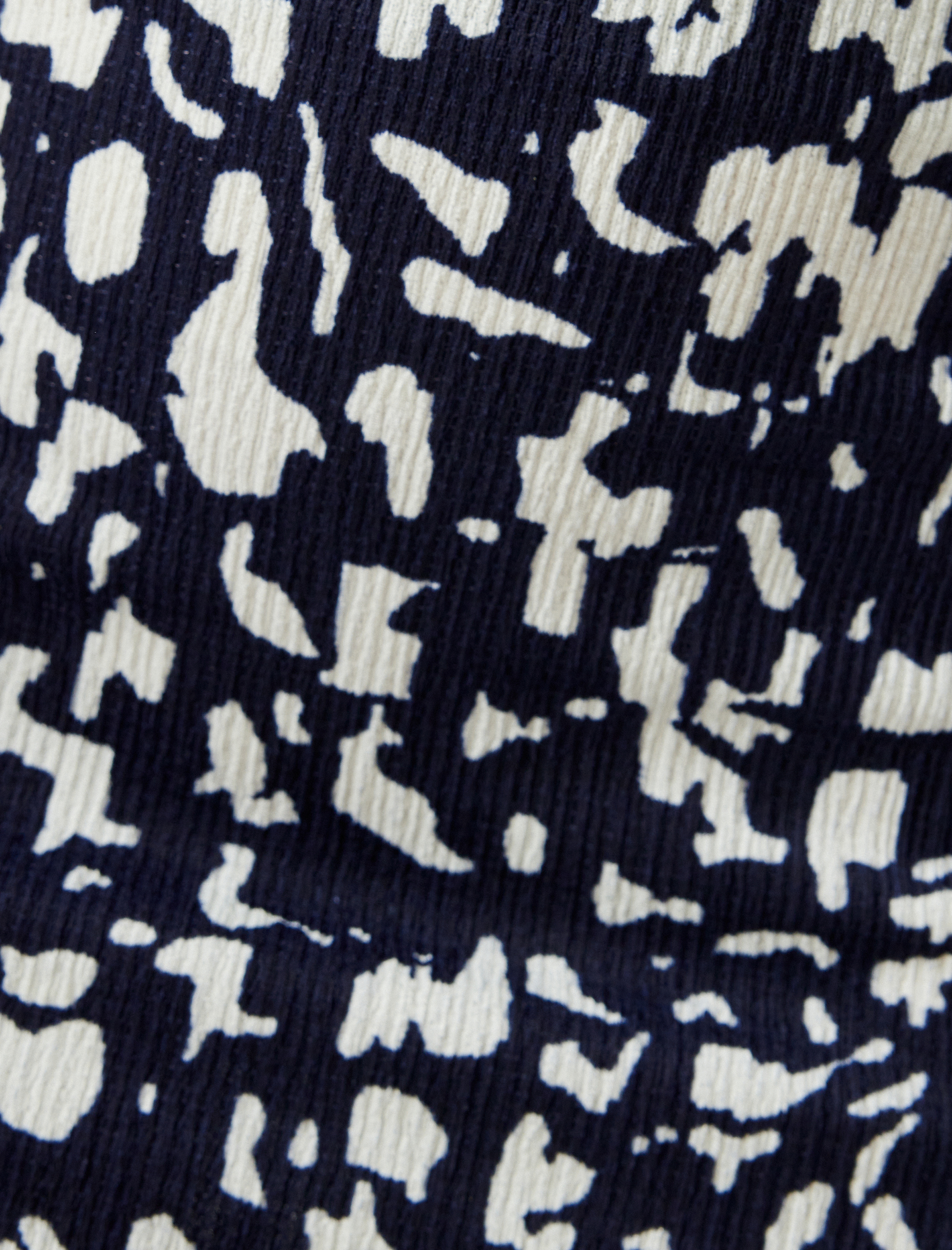 Slim Fit Drape Detaylı Midi Boy Desenli Yırtmaçlı Etek