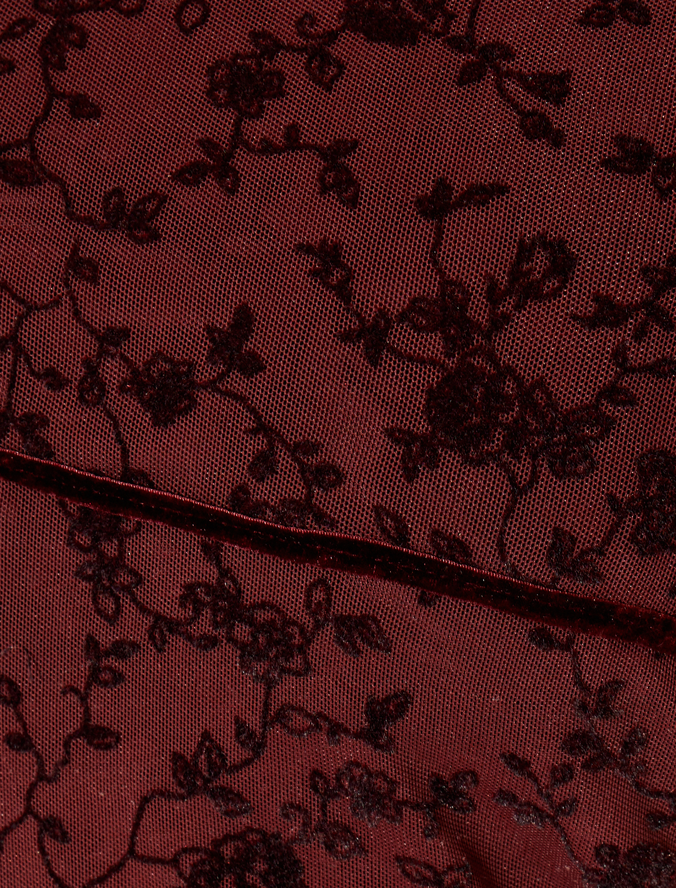   Kayık Yaka Çiçekli Asimetrik Kesim Uzun Kollu Tül Tişört