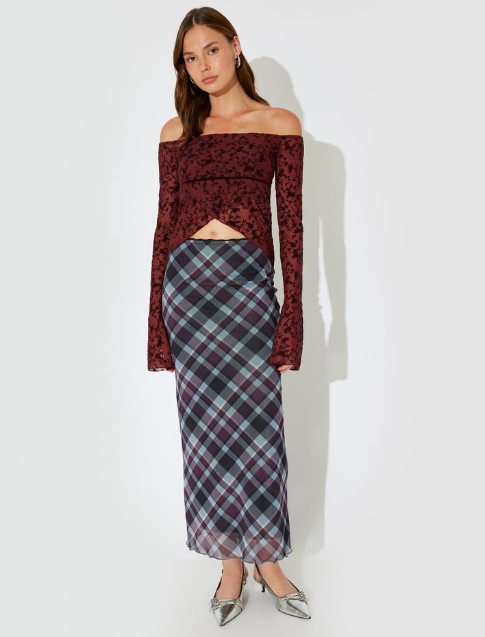  Kayık Yaka Çiçekli Asimetrik Kesim Uzun Kollu Tül Tişört