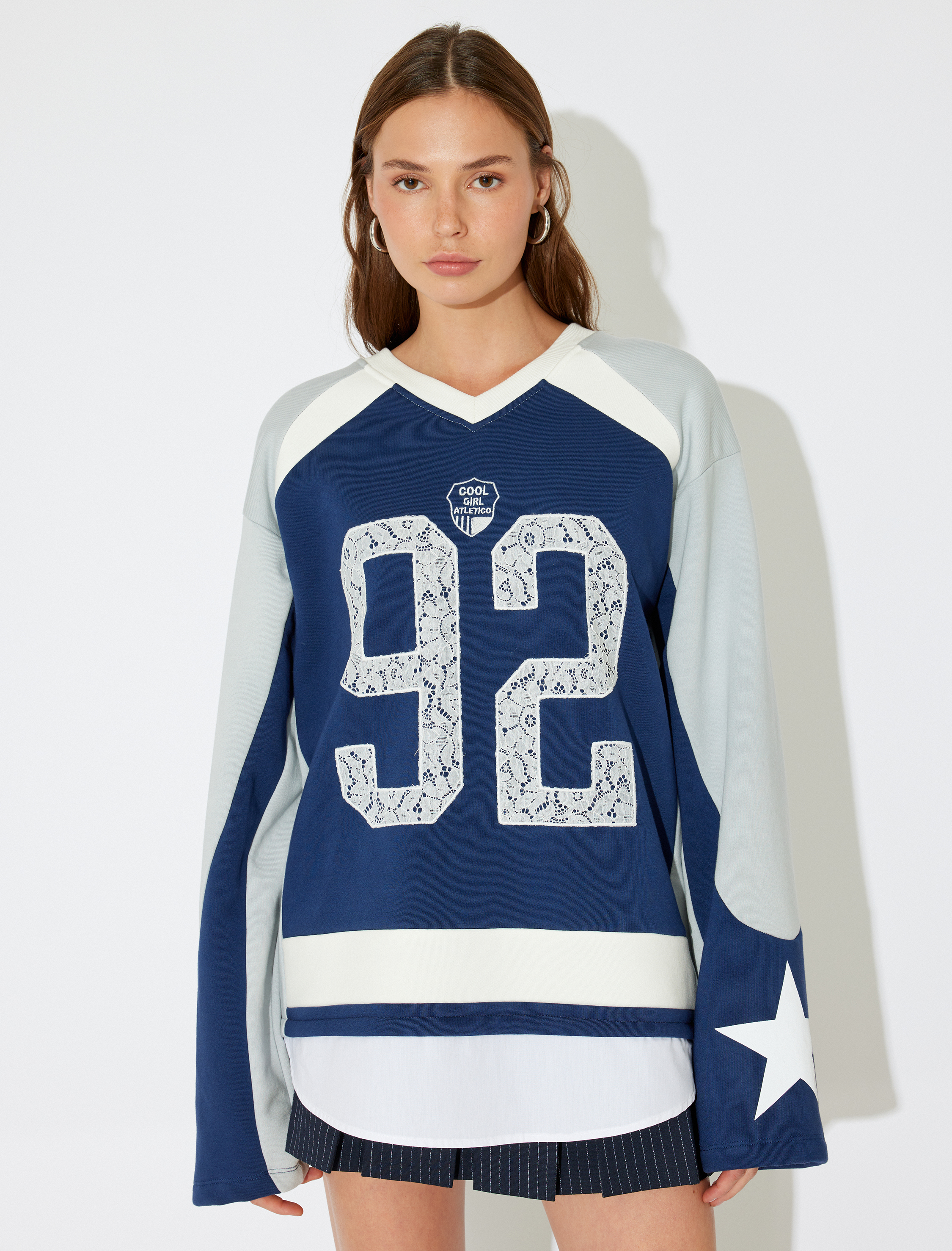   Şardonlu Arkası Baskılı Renk Bloklu V Yaka Rahat Kalıp Kolej Sweatshirt