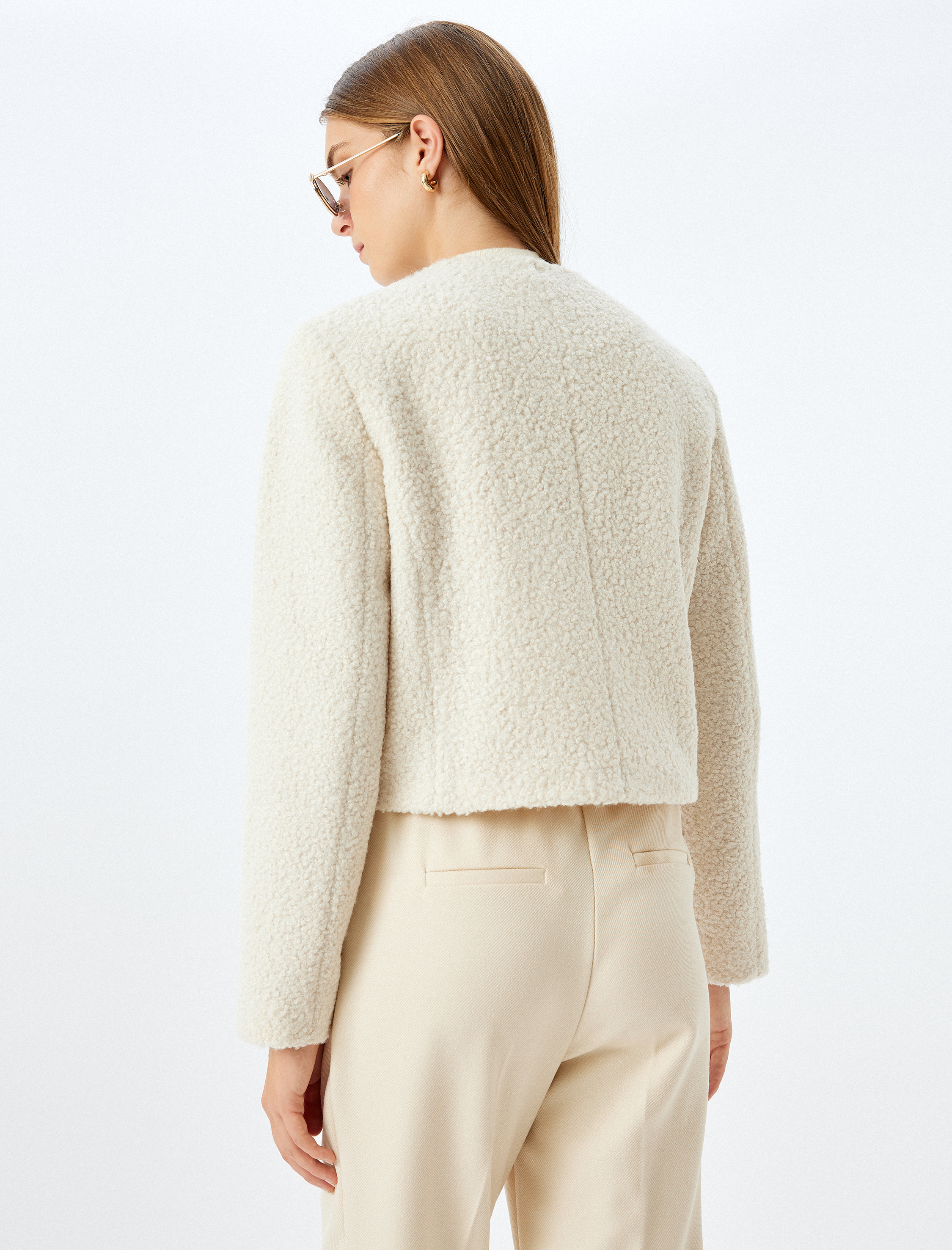   Kapaklı Cep Detaylı Yakasız Crop Peluş Blazer Ceket