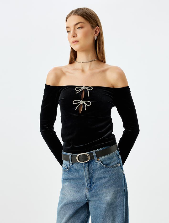  Metalik Fiyonk Detaylı Omzu Açık Kadife Bluz