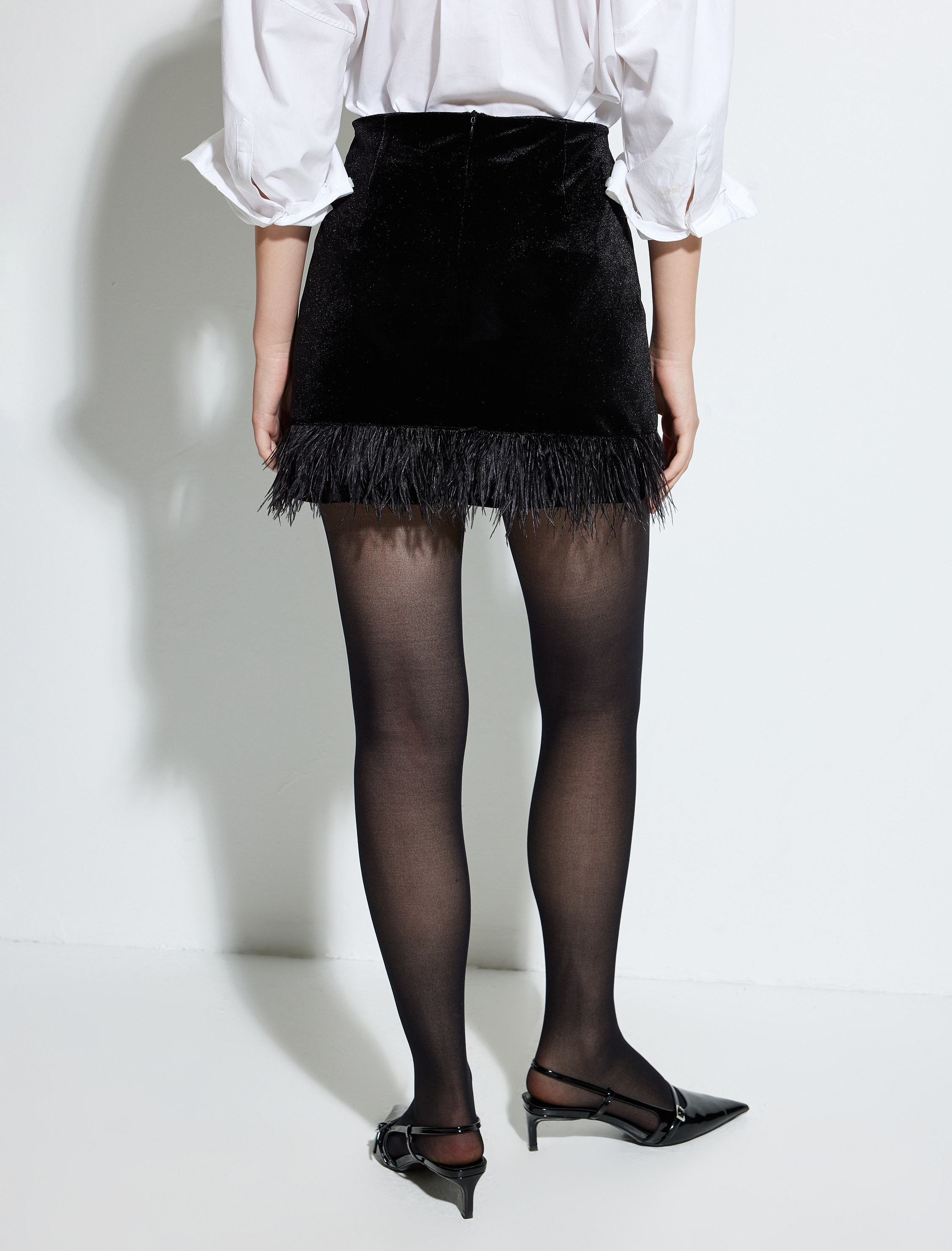   Etek Ucu Tüy Otriş Detaylı Mini Kadife Etek