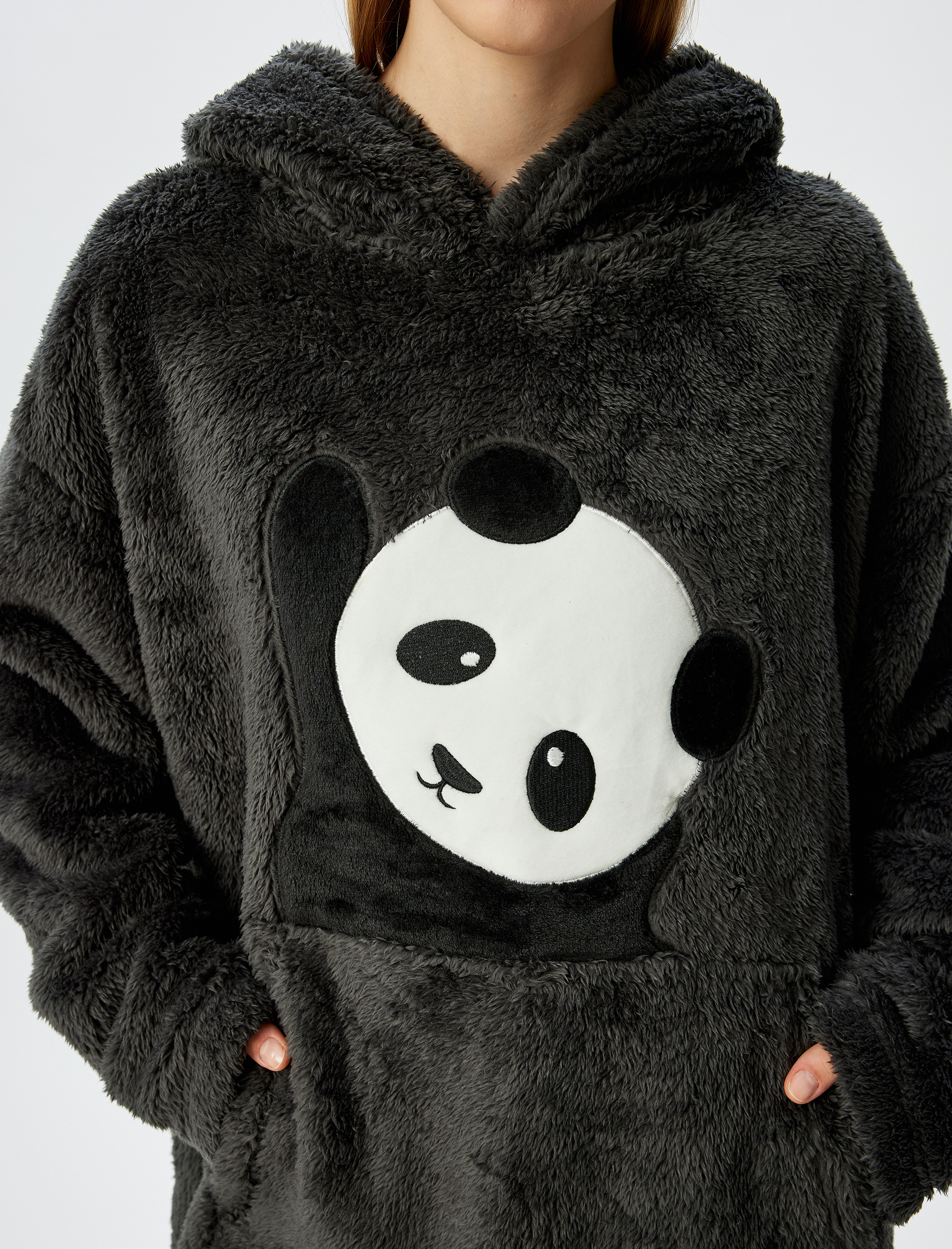 Panda Aplike Detaylı Kapüşonlu Kısa Peluş Gecelik