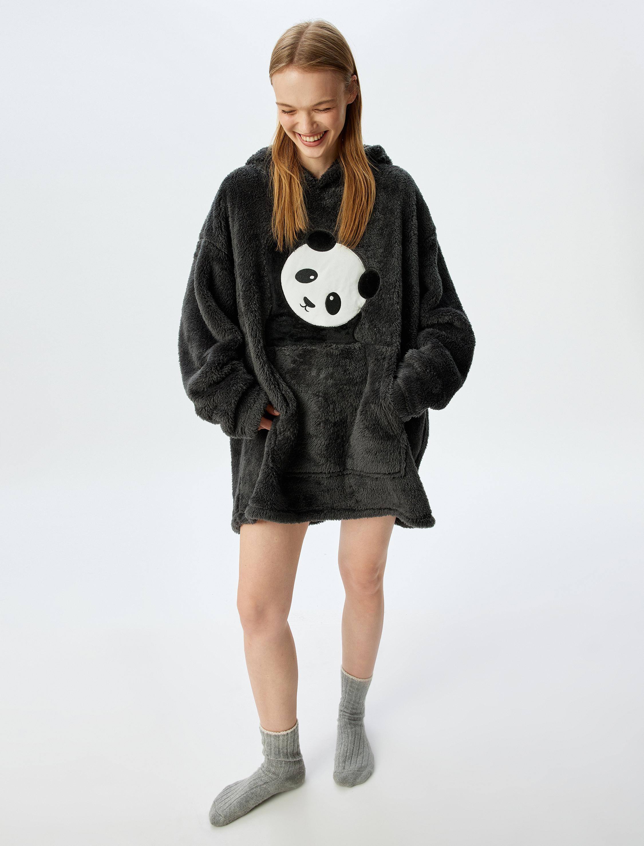 Panda Aplike Detaylı Kapüşonlu Kısa Peluş Gecelik