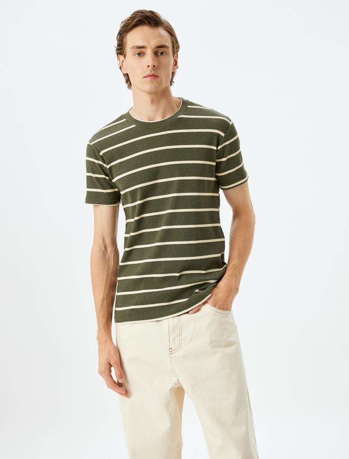  Kısa Kol Bisiklet Yaka Pamuk Karışımlı Slim Fit Tişört