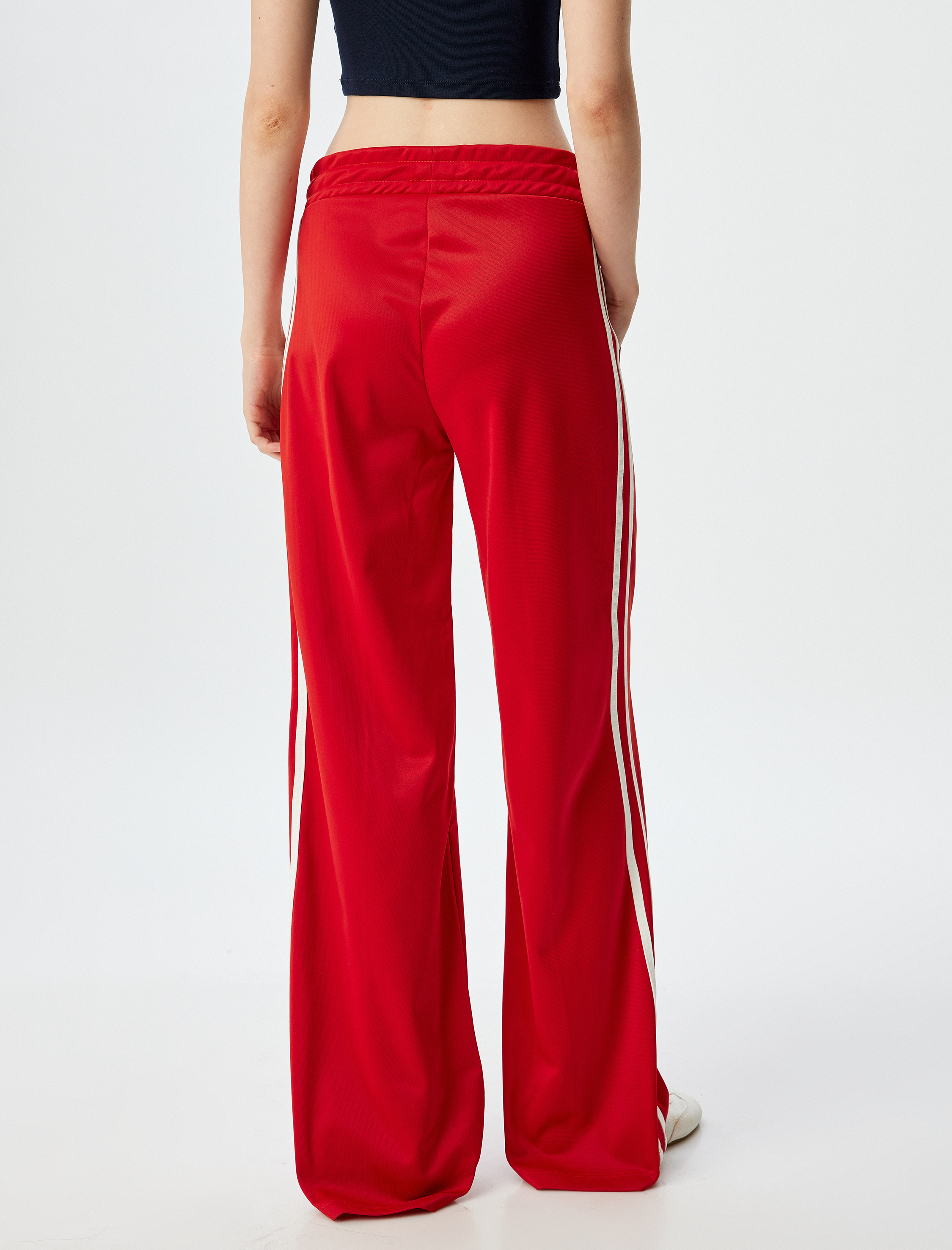   Geniş Paça Nervürlü Beli Lastikli Cep Detaylı Eşofman Pantolon