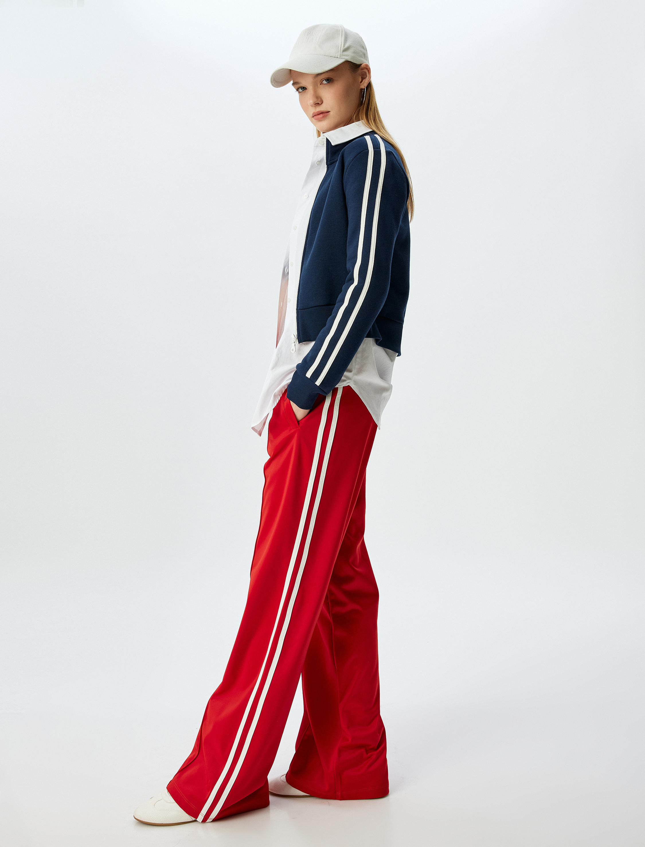   Geniş Paça Nervürlü Beli Lastikli Cep Detaylı Eşofman Pantolon