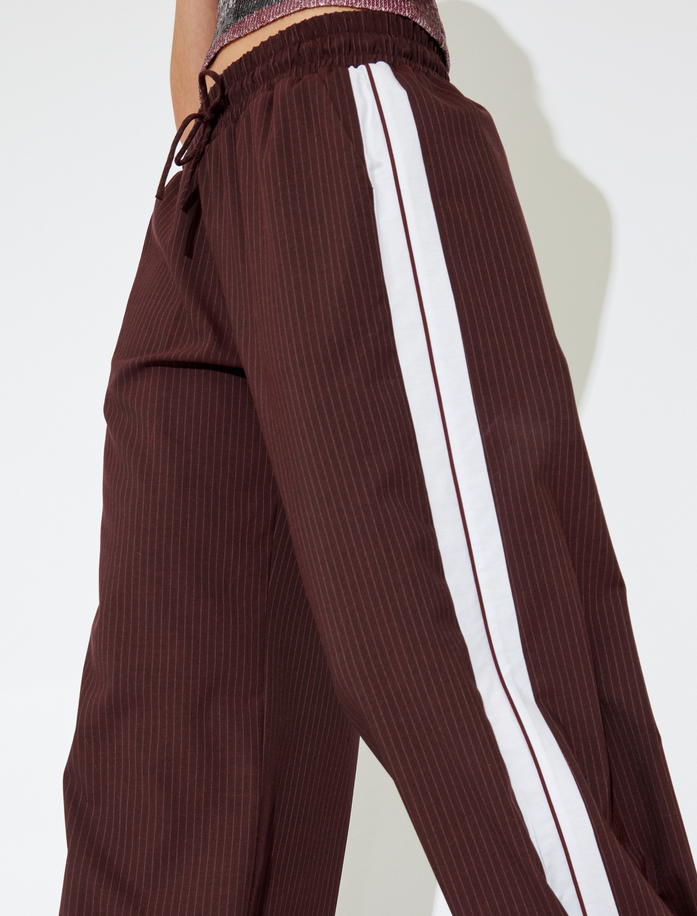   Koton X İnji - Bol Paça Biyeli Beli Bağcıklı Cep Detaylı Eşofman Pantolon