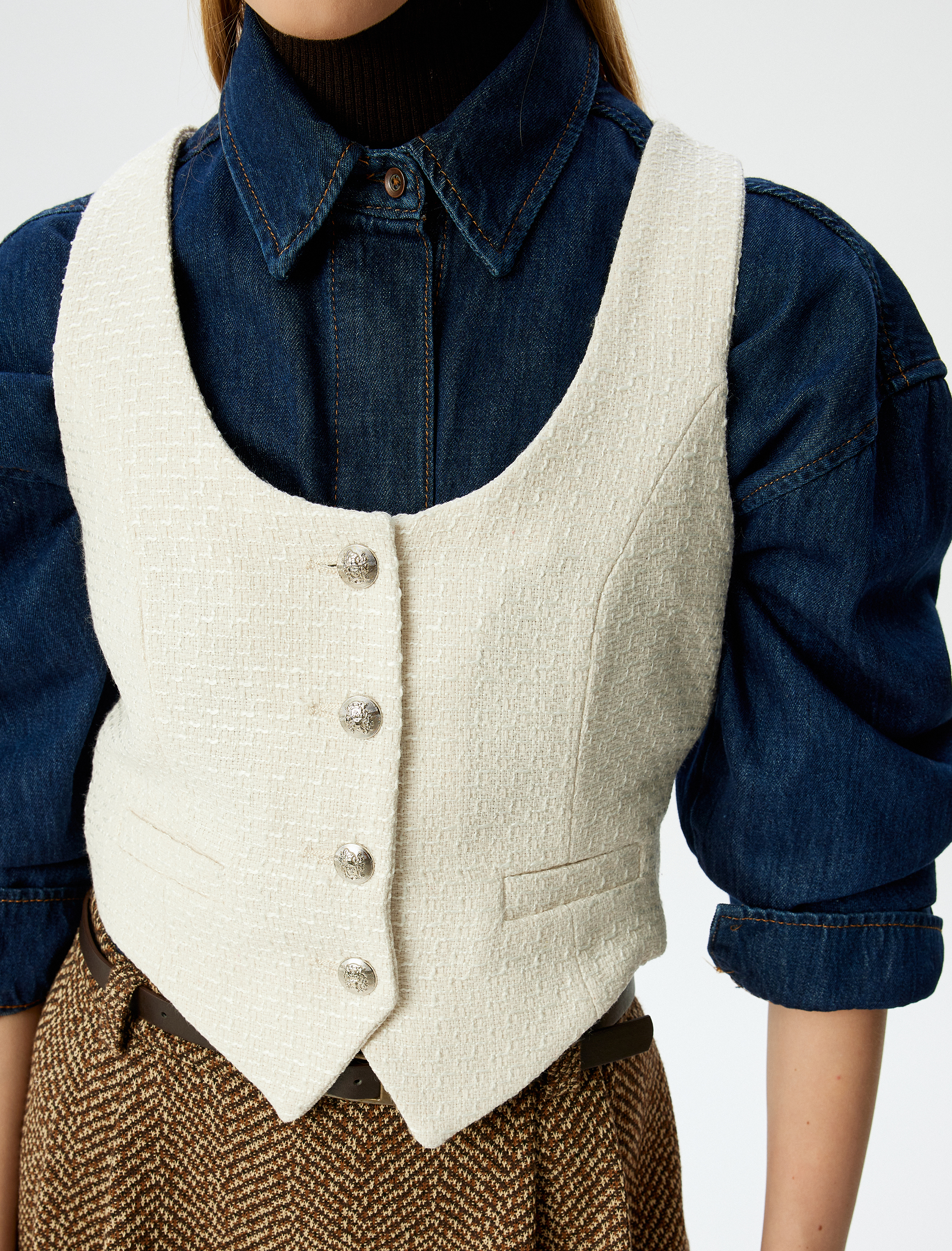   Crop U Yaka Düğmeli Kolsuz Slim Fit Yelek