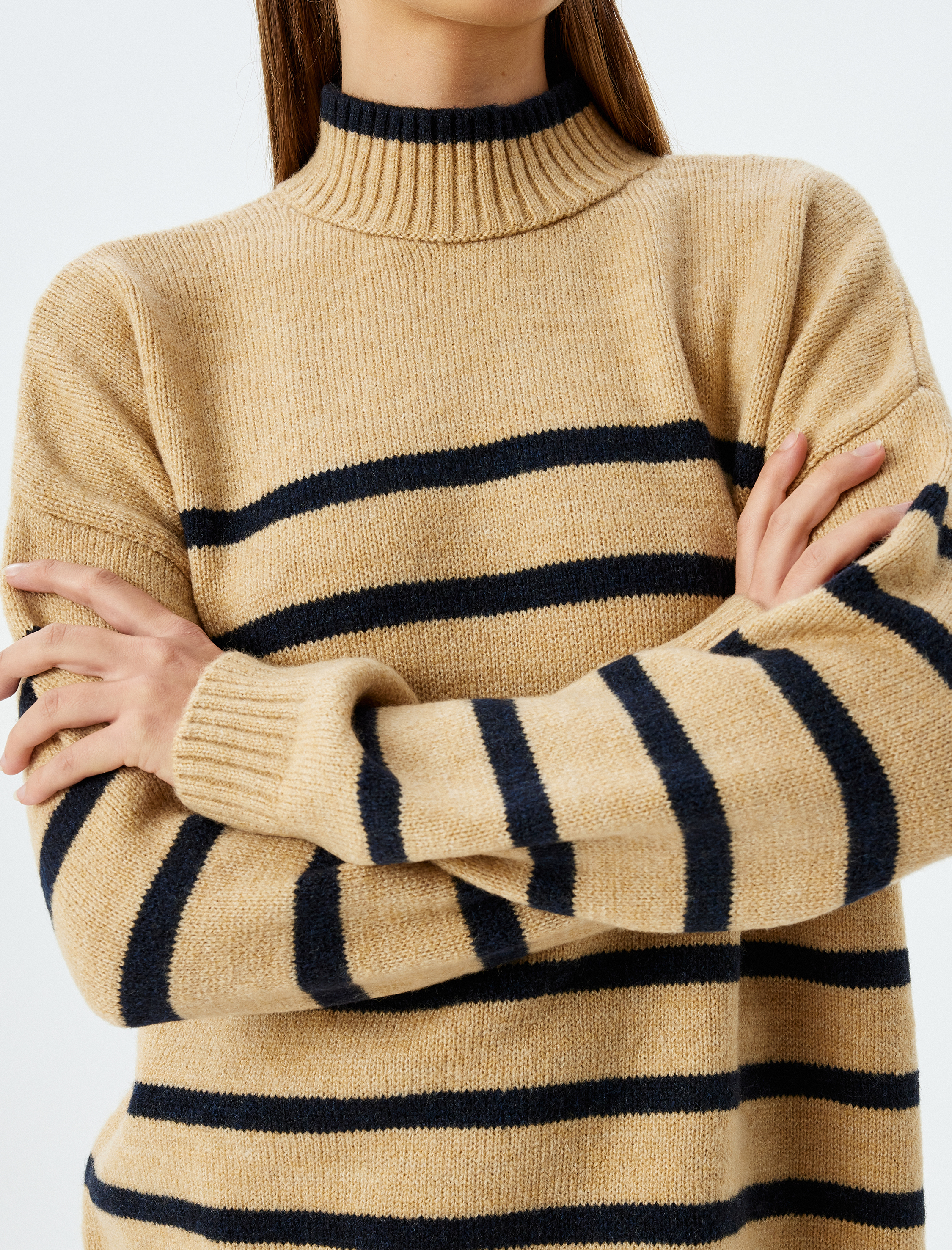   Uzun Kollu Dik Yaka Oversize Kazak