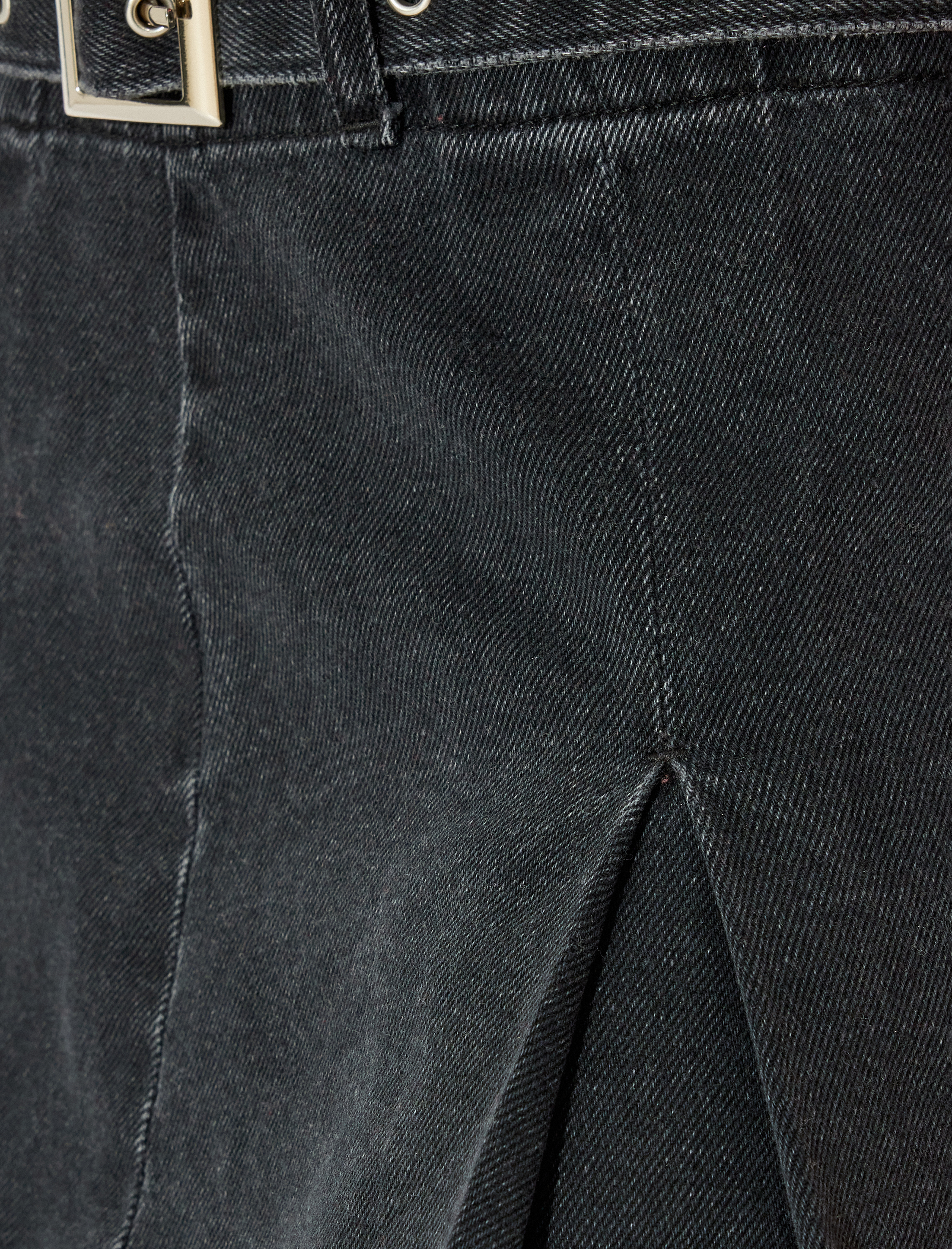   Mini Pileli Kemer Detaylı Kot Etek