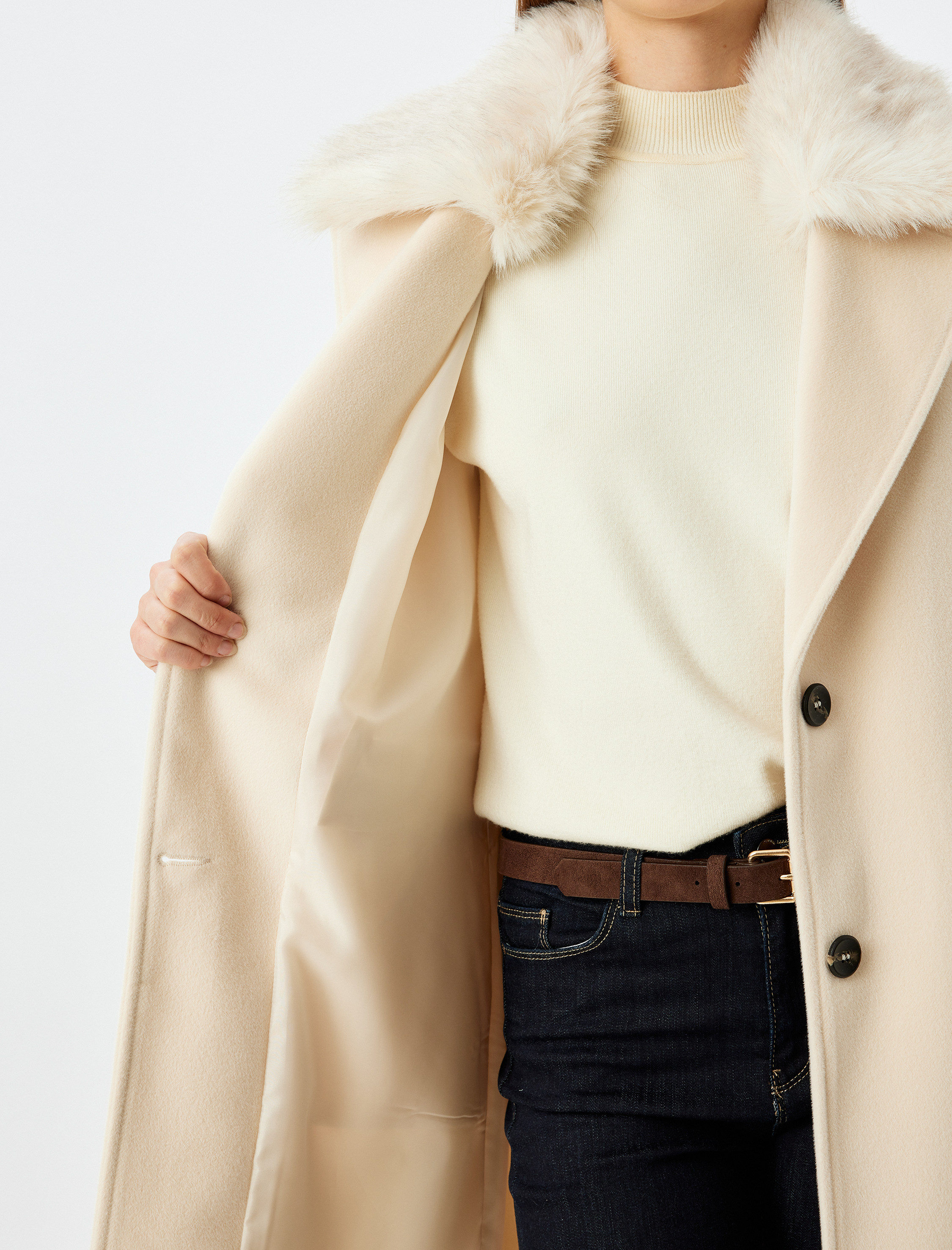   Yakası Çıkarılabilir Suni Kürklü Kruvaze Uzun Kaşe Kaban