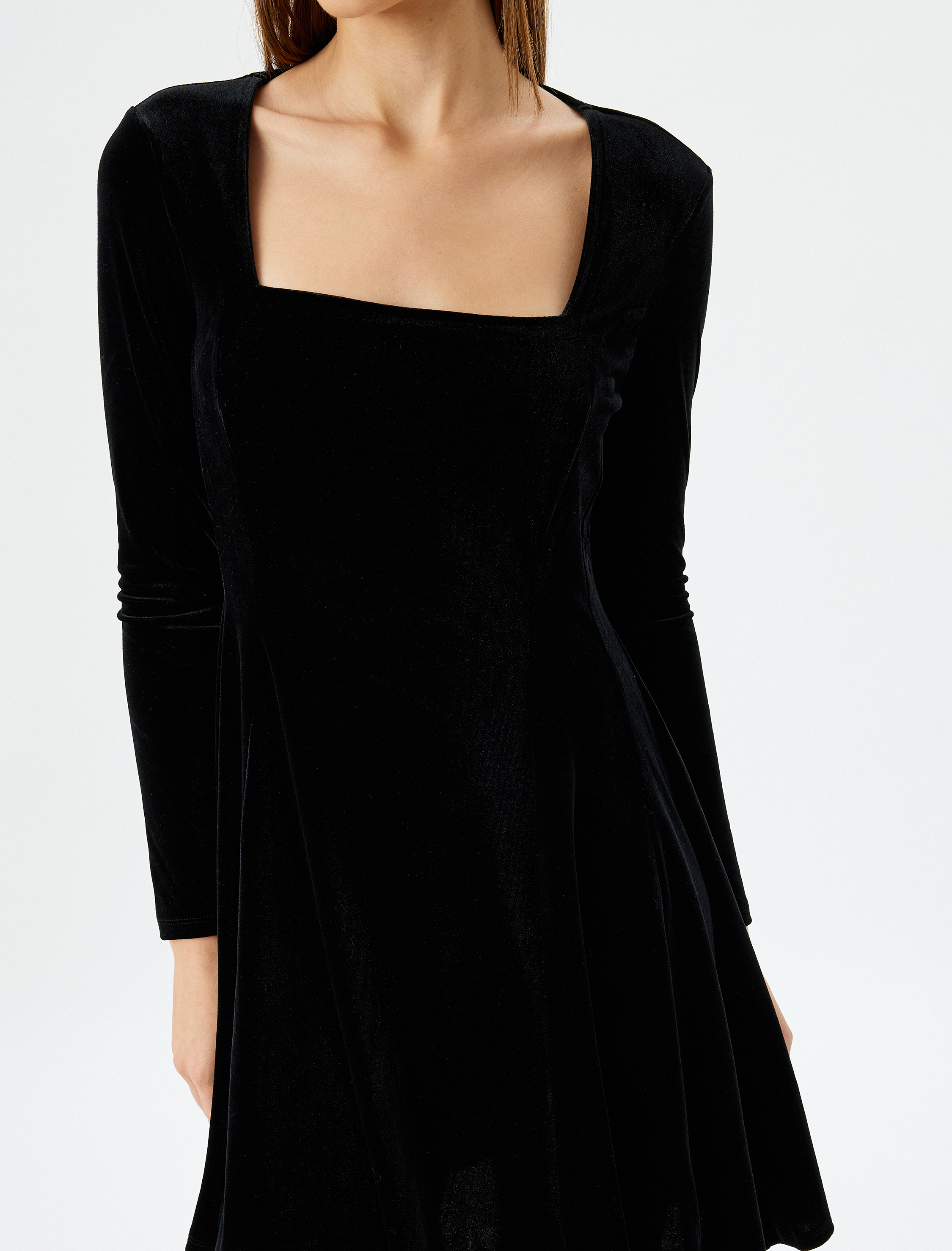 Uzun Kollu Kare Yaka Mini Kadife Elbise