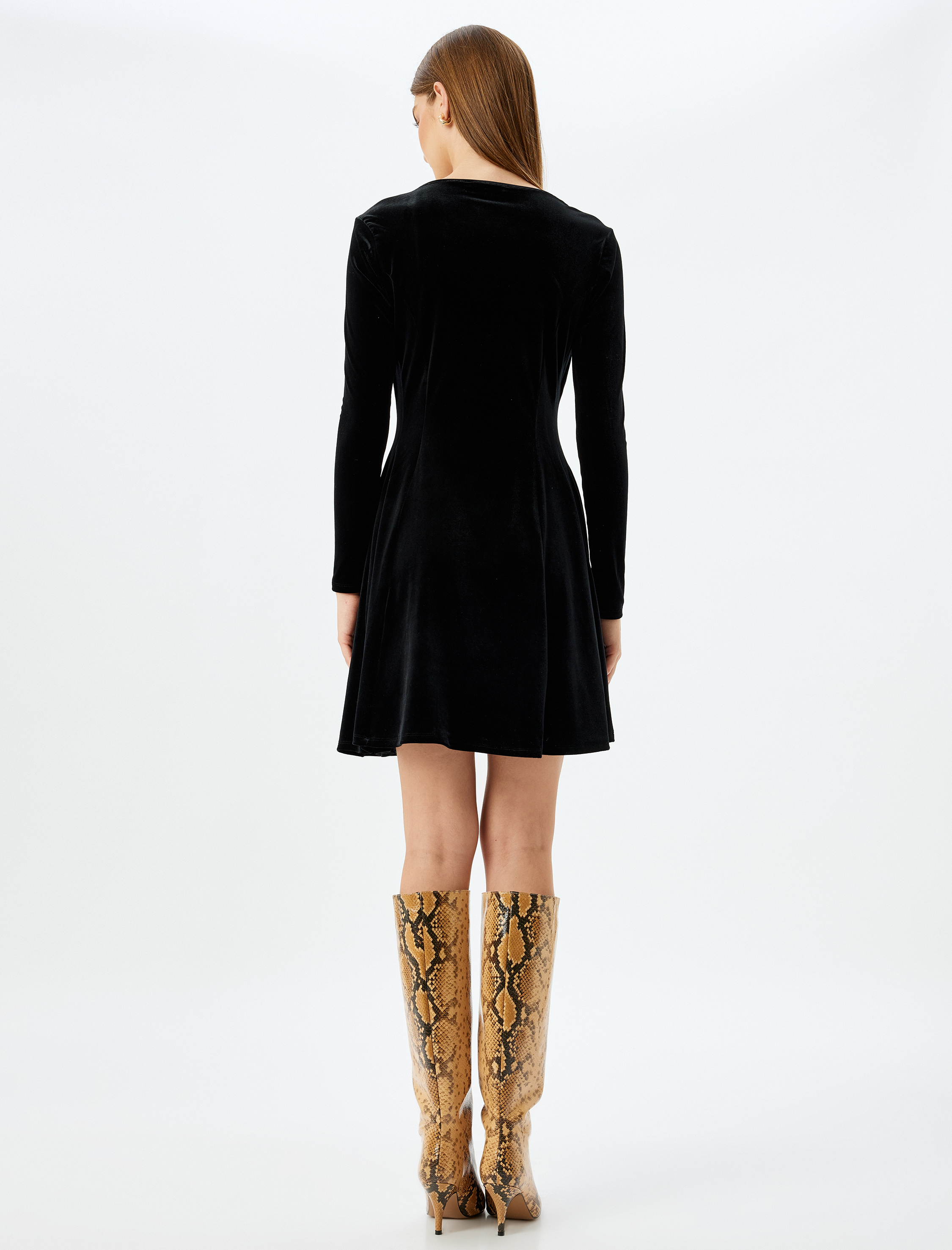 Uzun Kollu Kare Yaka Mini Kadife Elbise