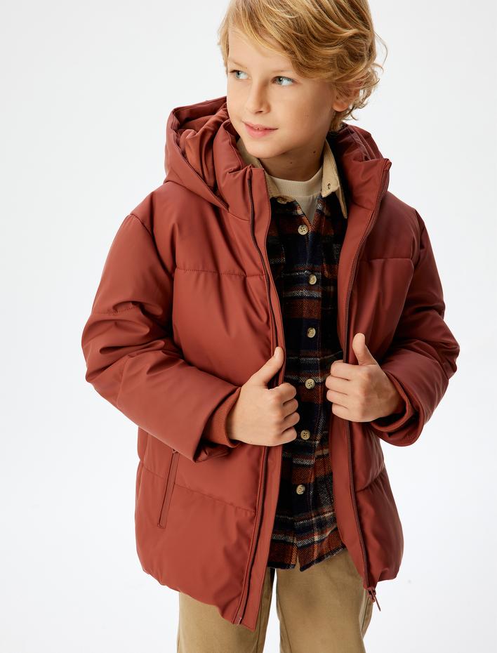 Erkek Çocuk Kapşonlu Şişme Mont Fermuarlı Cep Detaylı