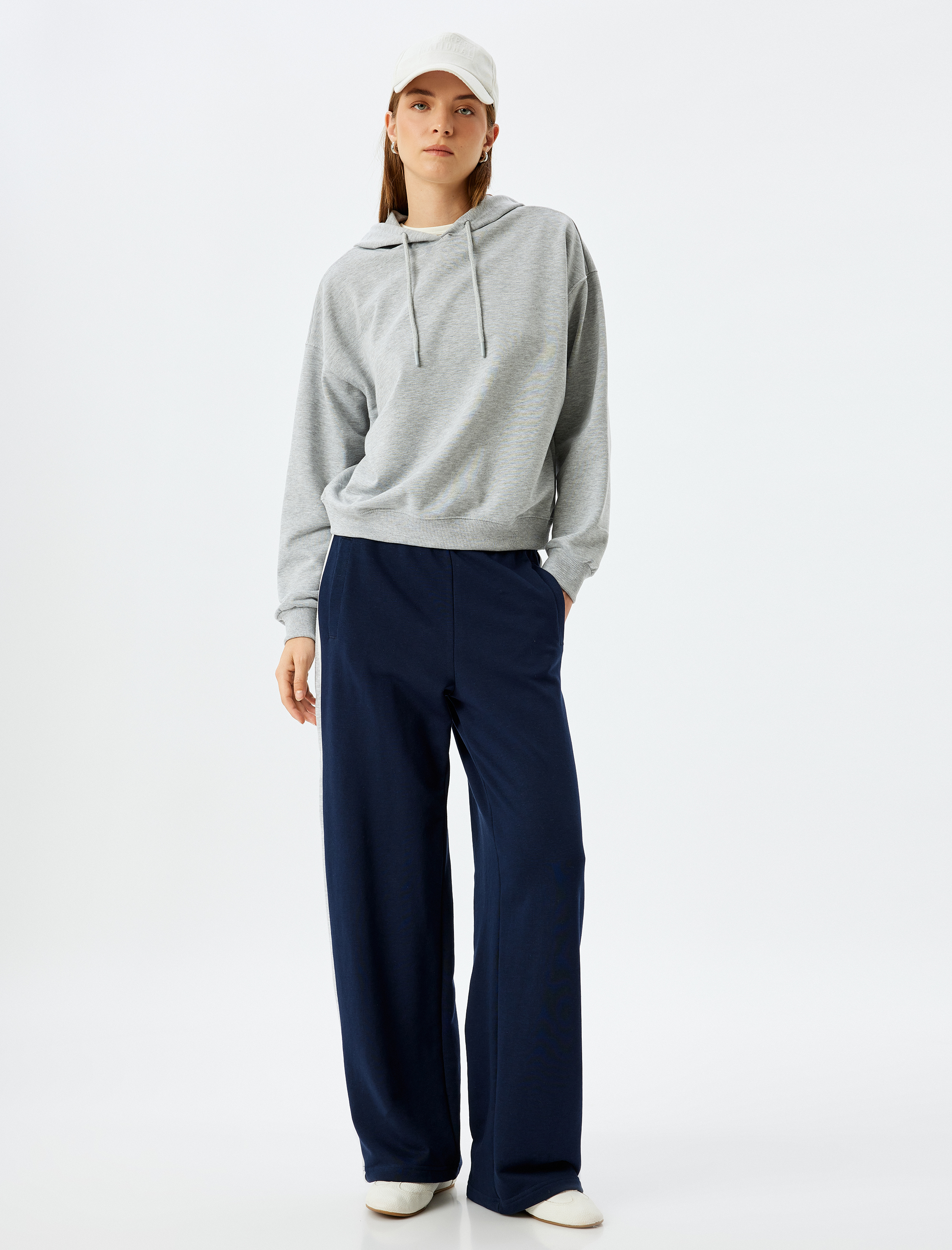   Uzun Kollu Üç İplik Pamuklu Basic Kapşonlu Sweatshirt