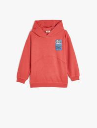 Uzun Kollu Aplike Detaylı Oversize Kapşonlu Sweatshirt