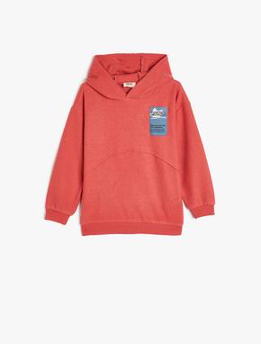 Uzun Kollu Aplike Detaylı Oversize Kapşonlu Sweatshirt