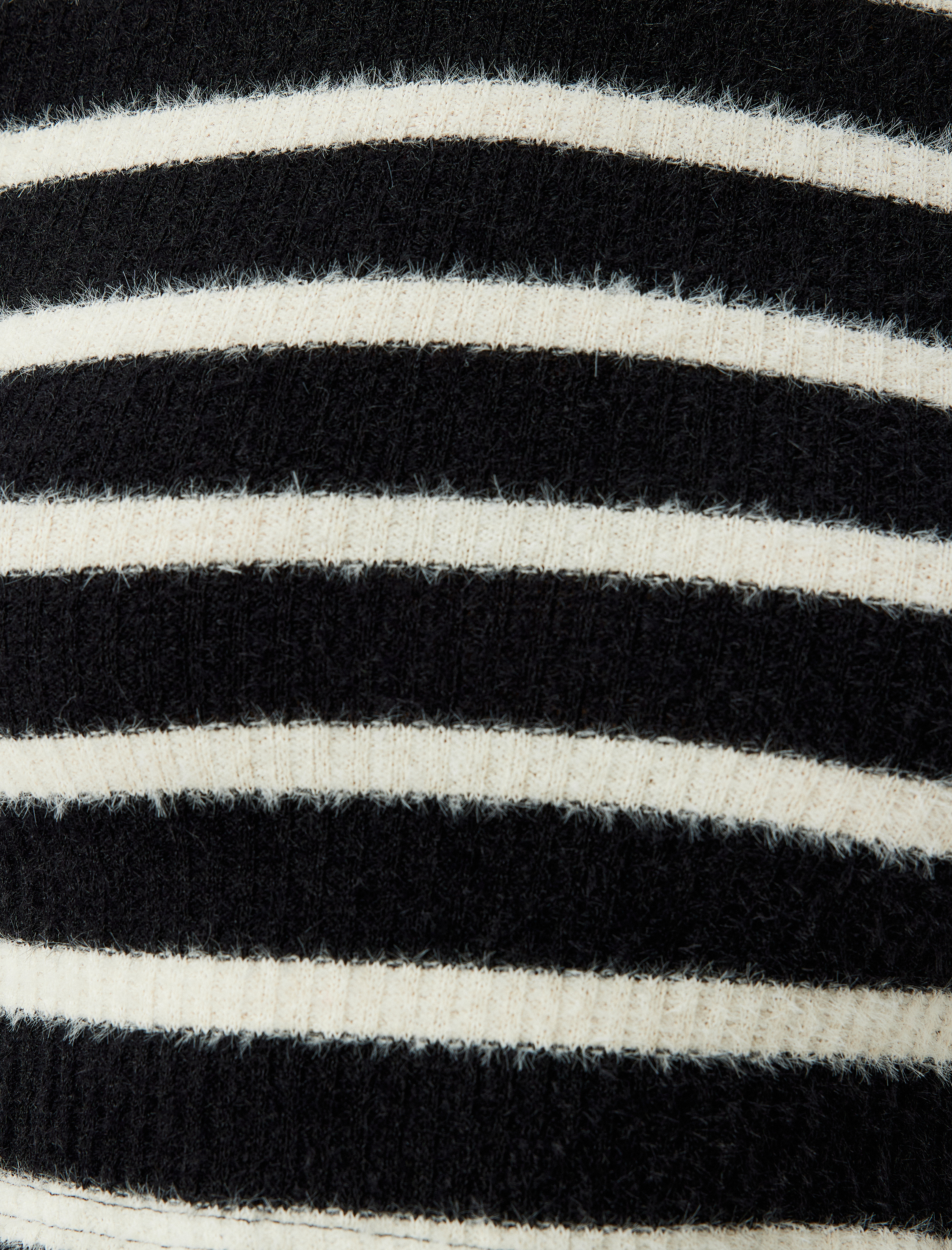   Slim Fit Uzun Kollu Balıkçı Yaka Peluş Tişört