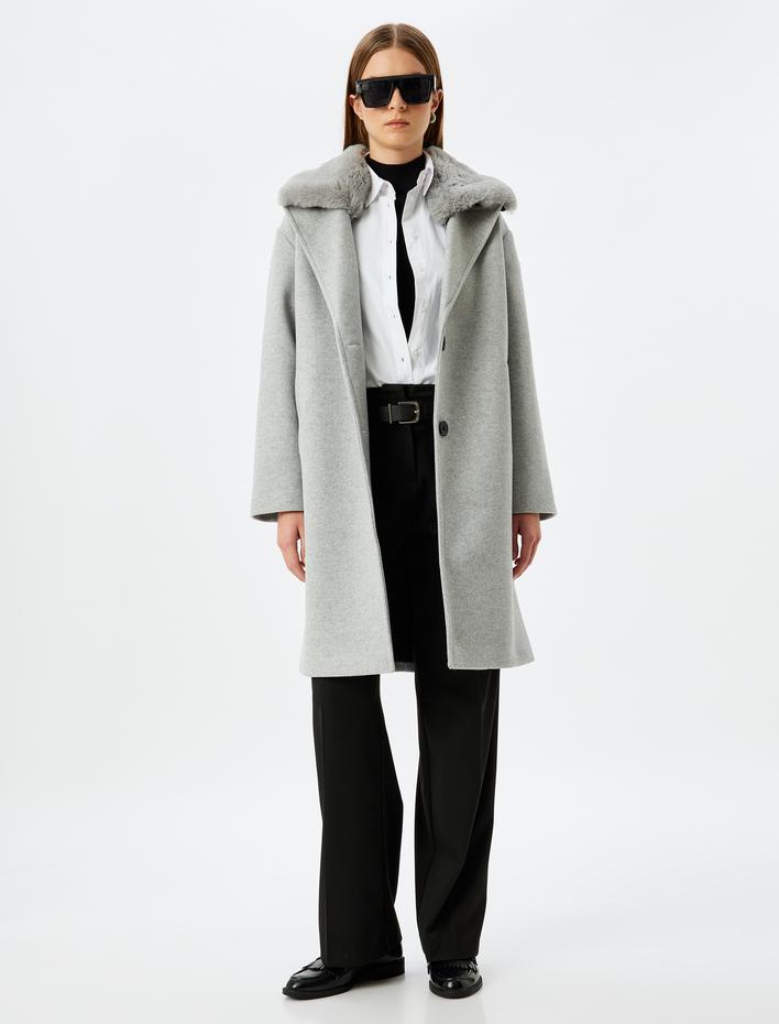  Yakası Çıkarılabilir Suni Kürk Detaylı Uzun Oversize Kaşe Kaban