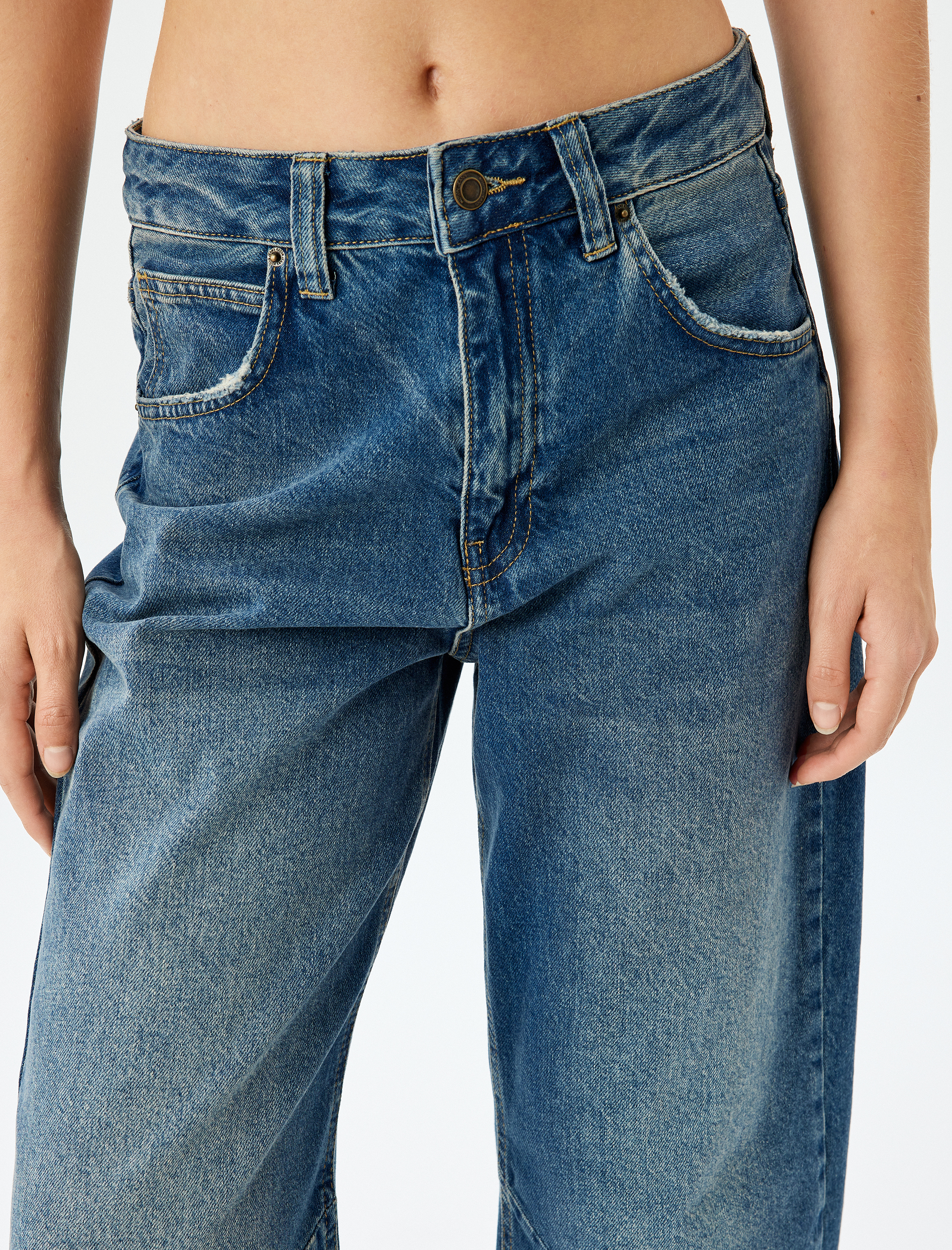   Koton X İnji - Bol Kalıp Dikiş Detaylı Cepli Balon Fit Denim Pantolon