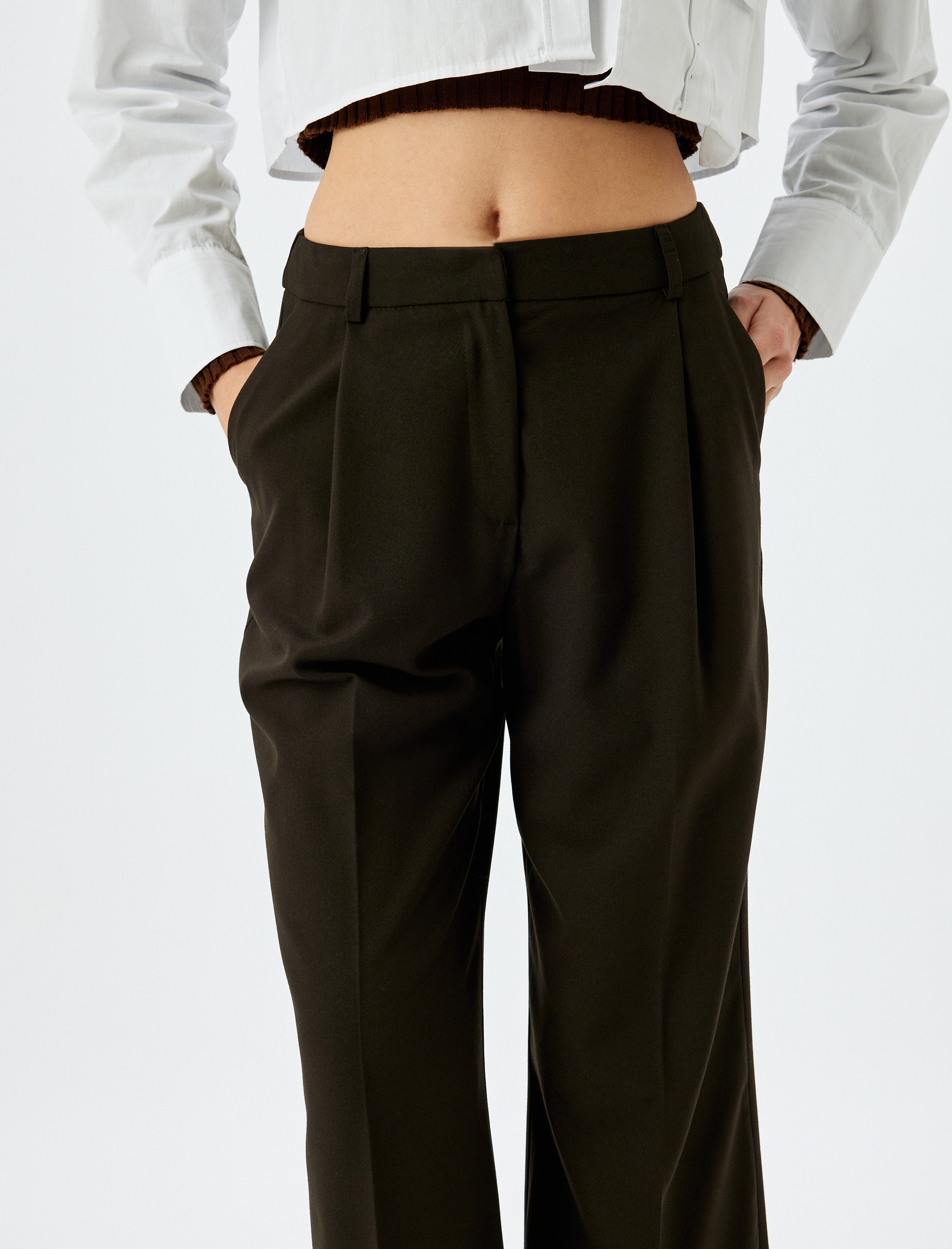   Cepli Pile Detaylı Düz Geniş Paça Kumaş Pantolon